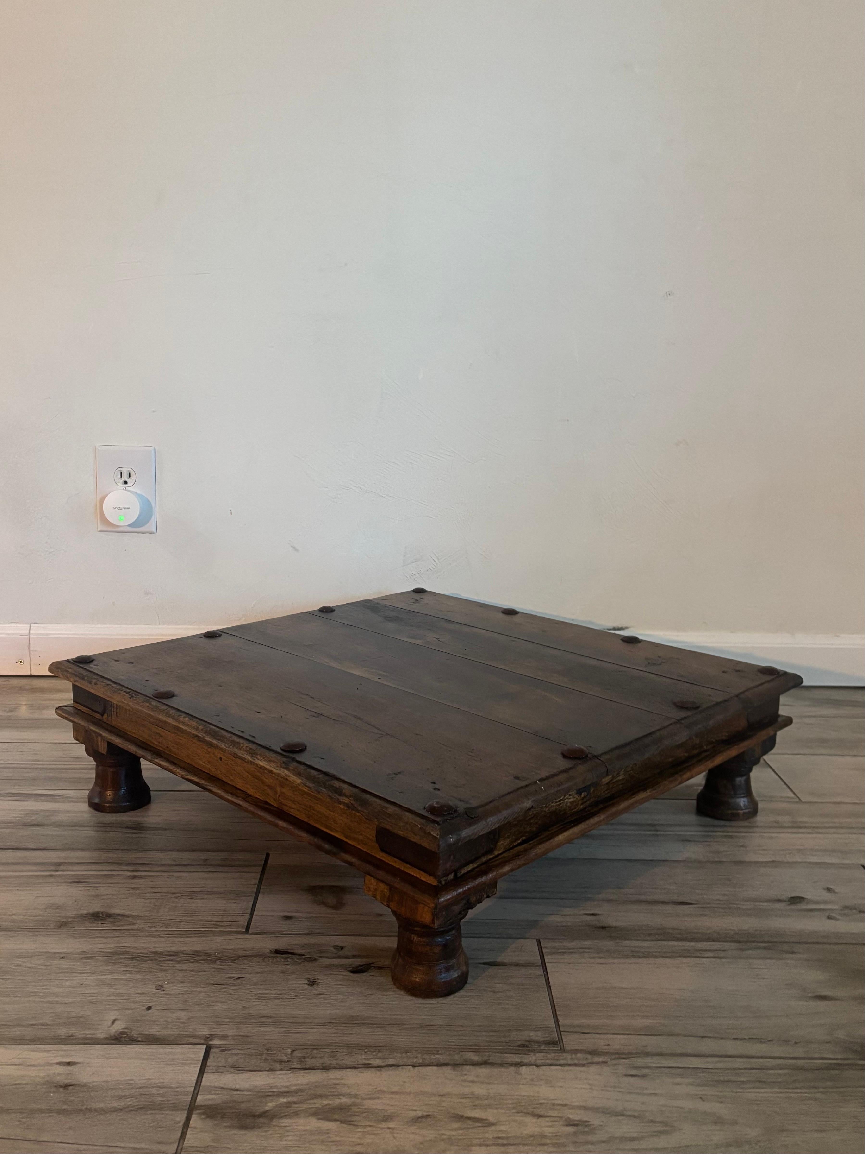 Paire de tables à prières indiennes anciennes, fin du 19e siècle en vente 2