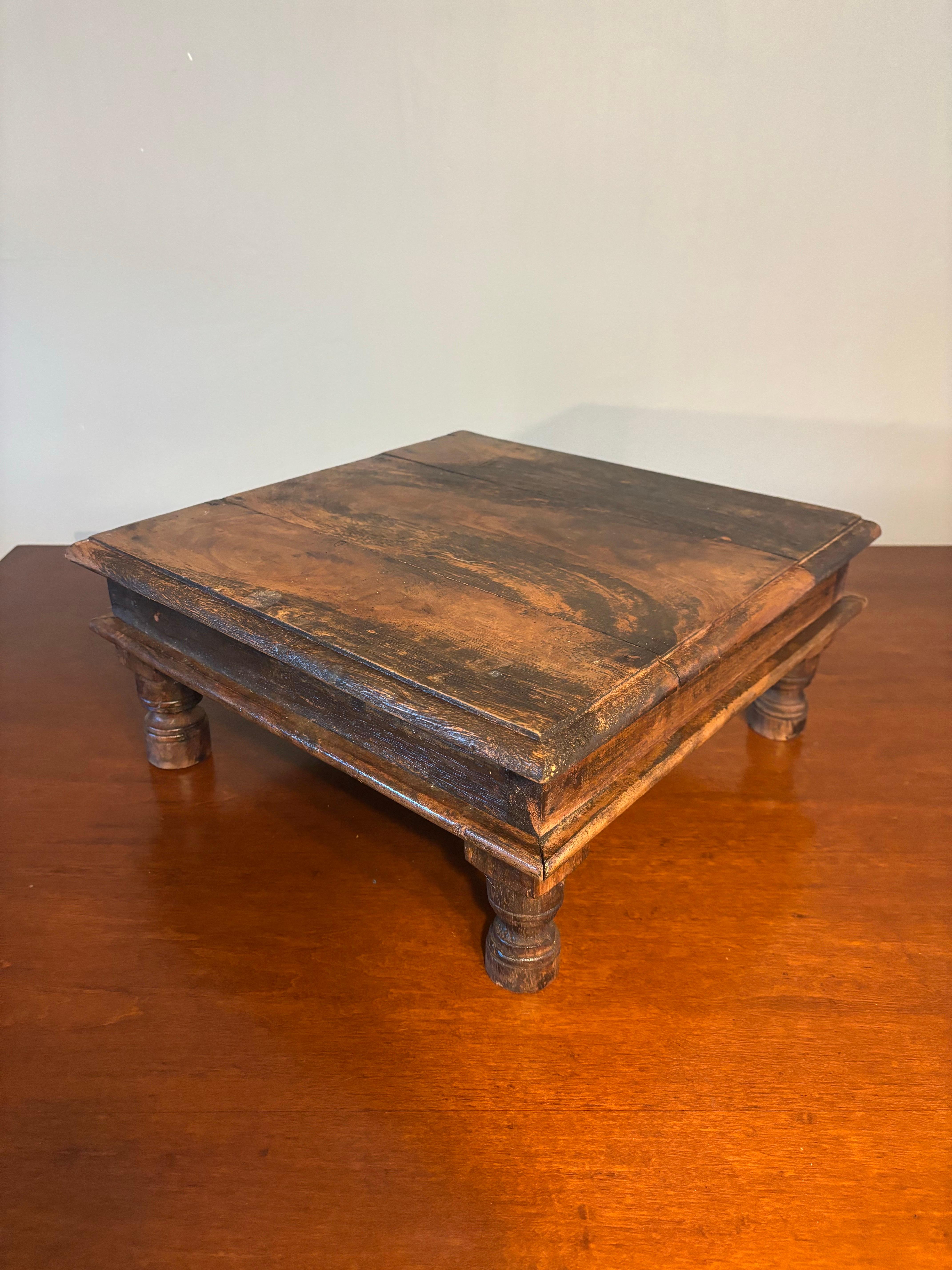 Paire de tables à prières indiennes anciennes, fin du 19e siècle en vente 3