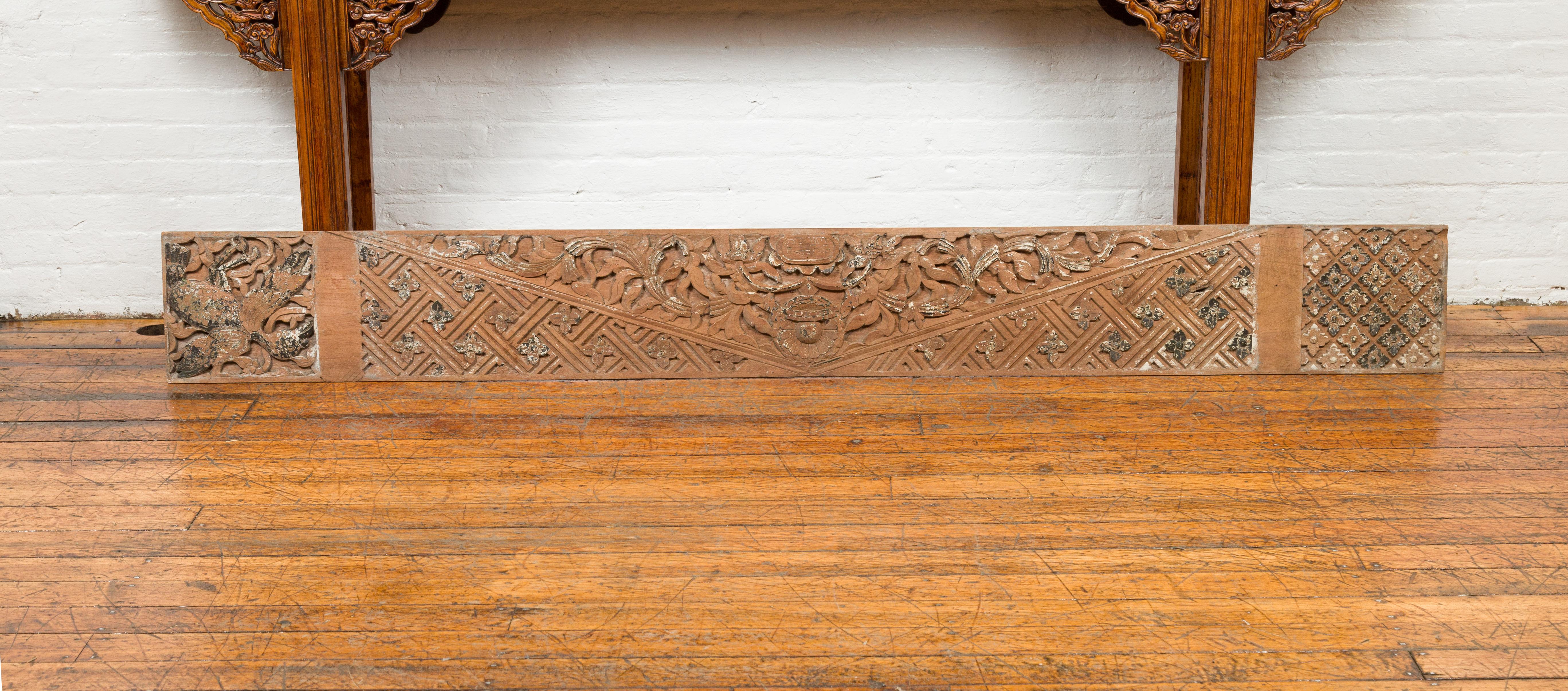Pair of Antique Indonesian Carved Wooden Panels with Traces of Polychromy In Good Condition For Sale In Yonkers, NY
