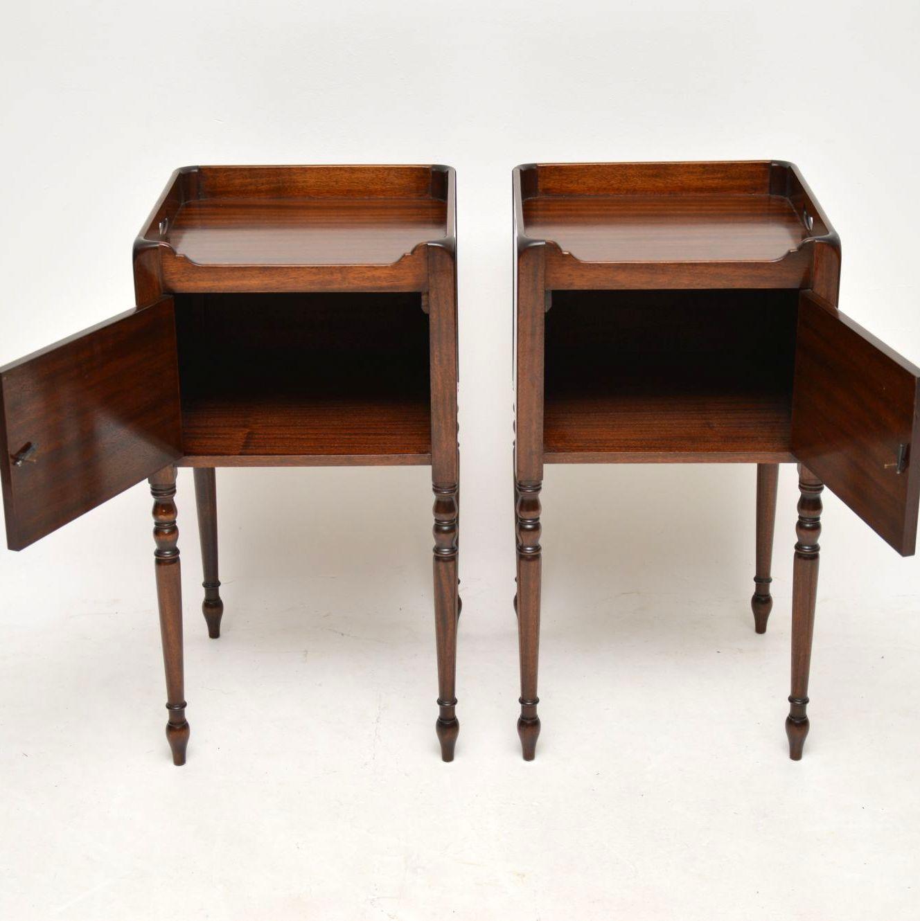 Pair of Antique Inlaid Mahogany Bedside Cabinets In Good Condition In London, GB