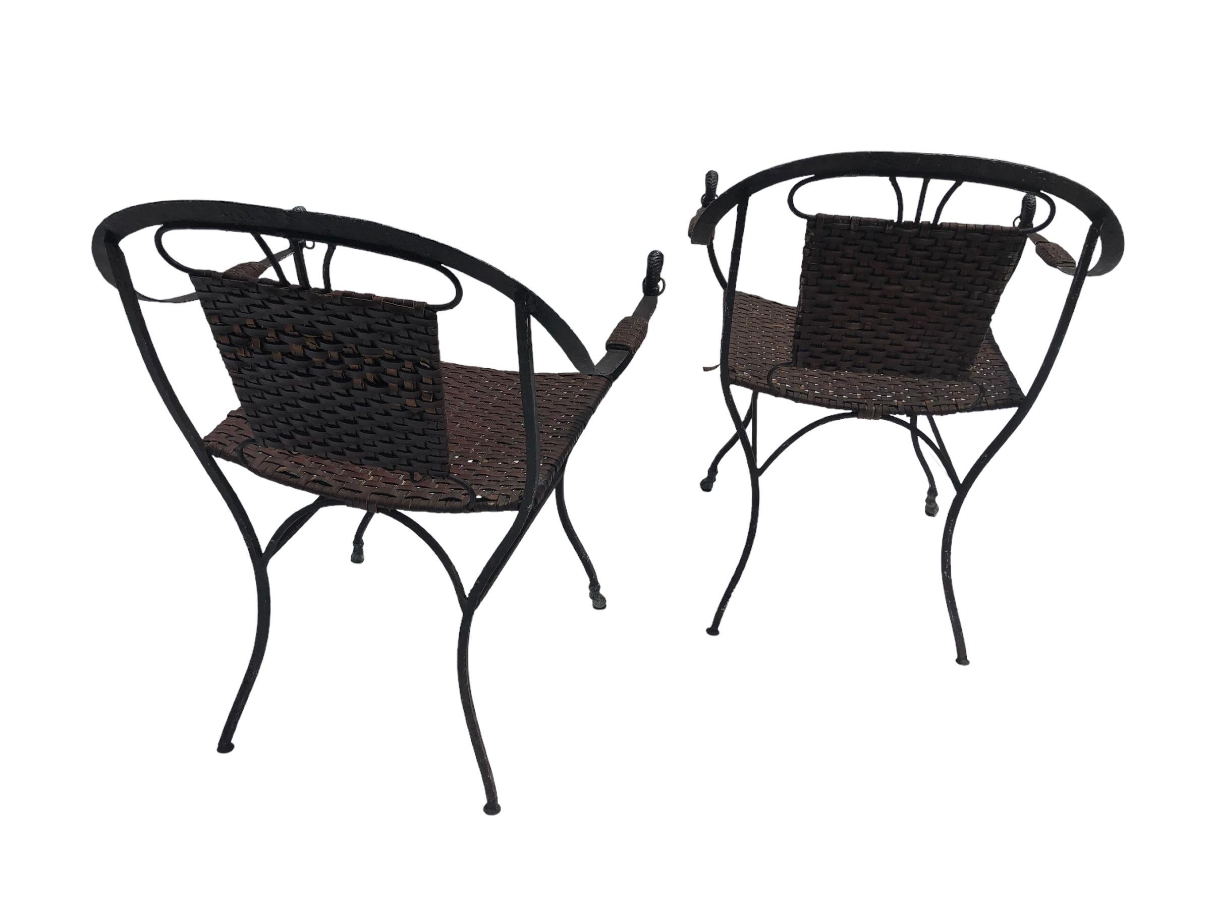 Paire de chaises anciennes à dossier en fer à cheval et cuir en vente 3