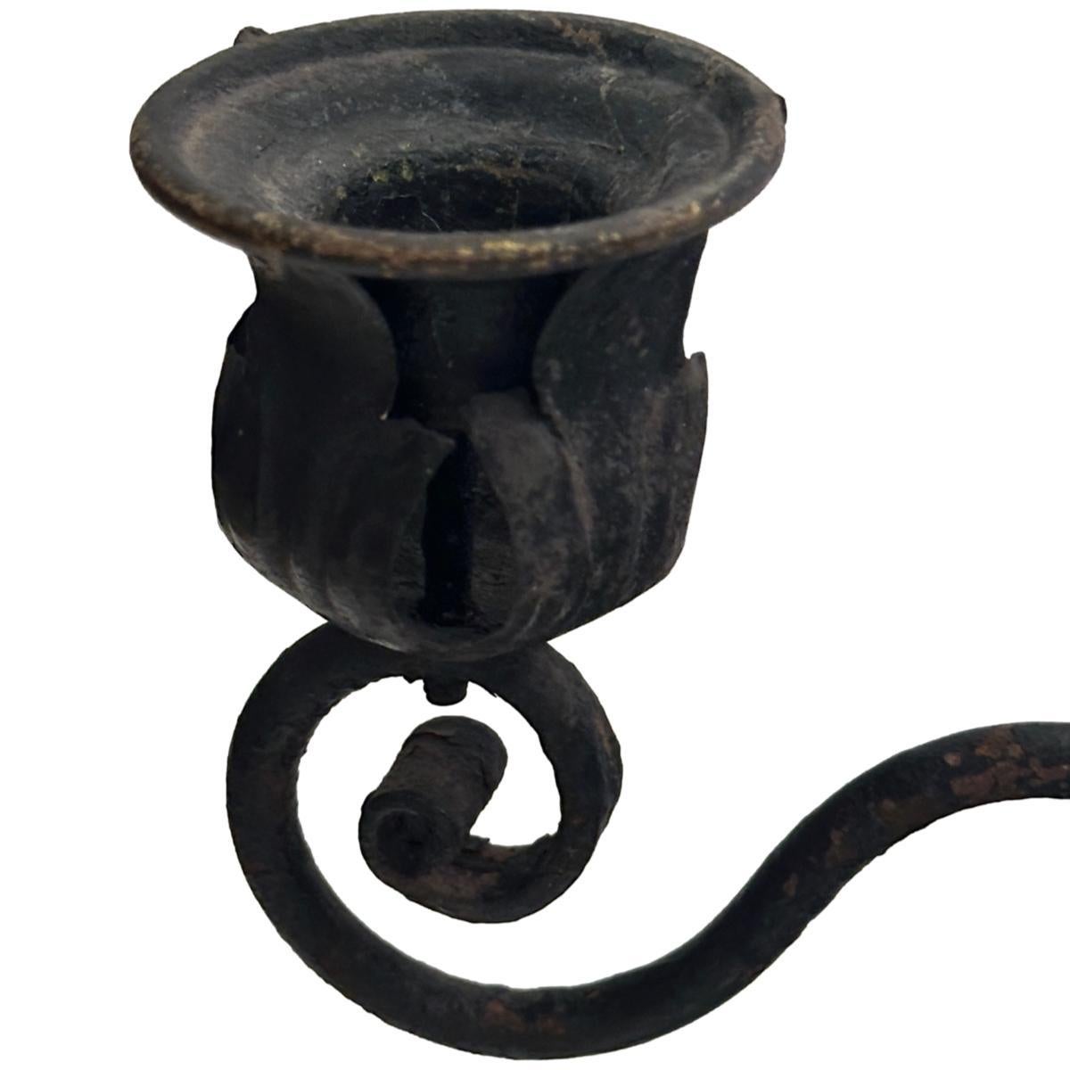 Coppia di candelieri olandesi del 1900 circa con corpo in porcellana.

Misure:
Altezza: 12