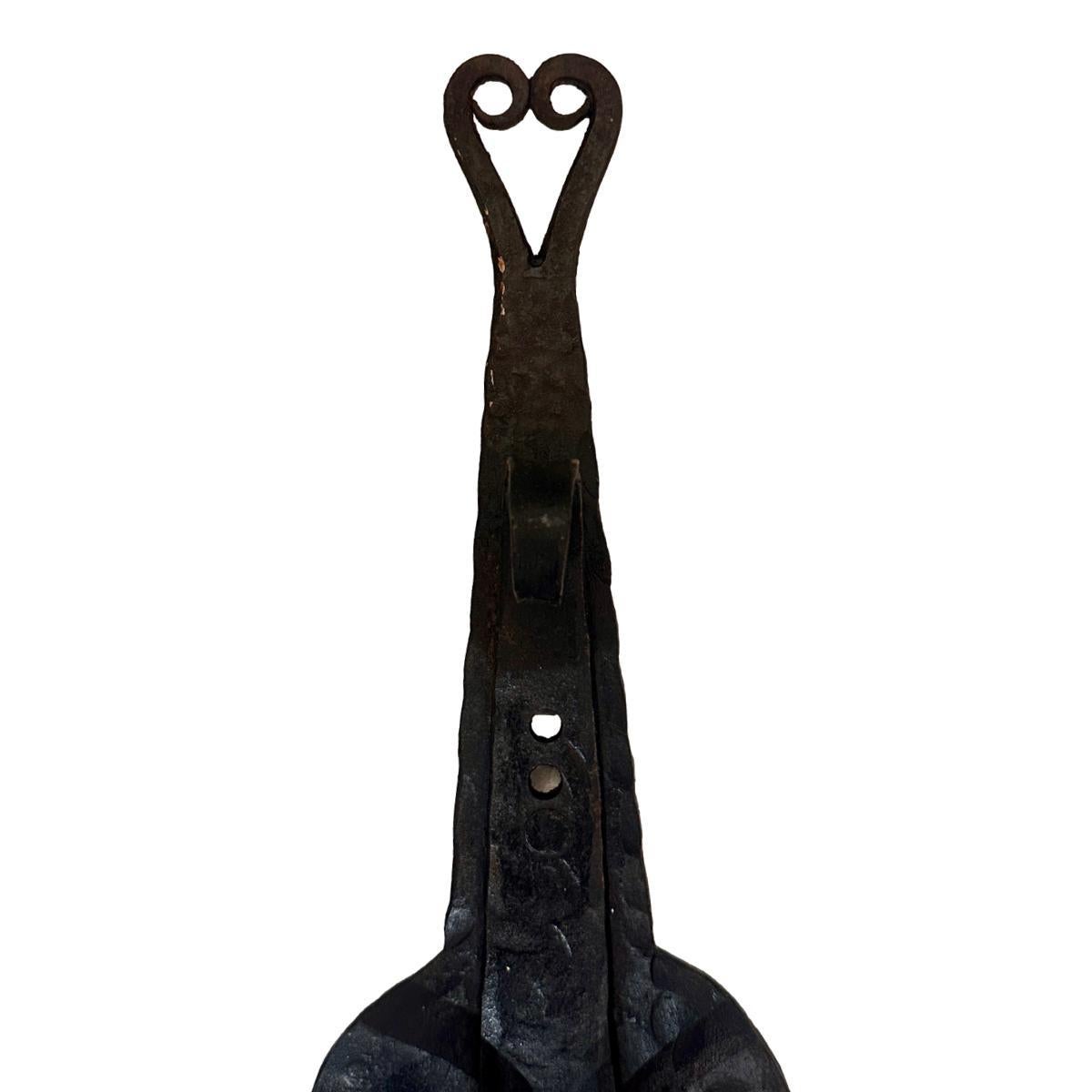 Paire d'appliques en fer forgé français des années 1920.

Mesures :
Hauteur : 17