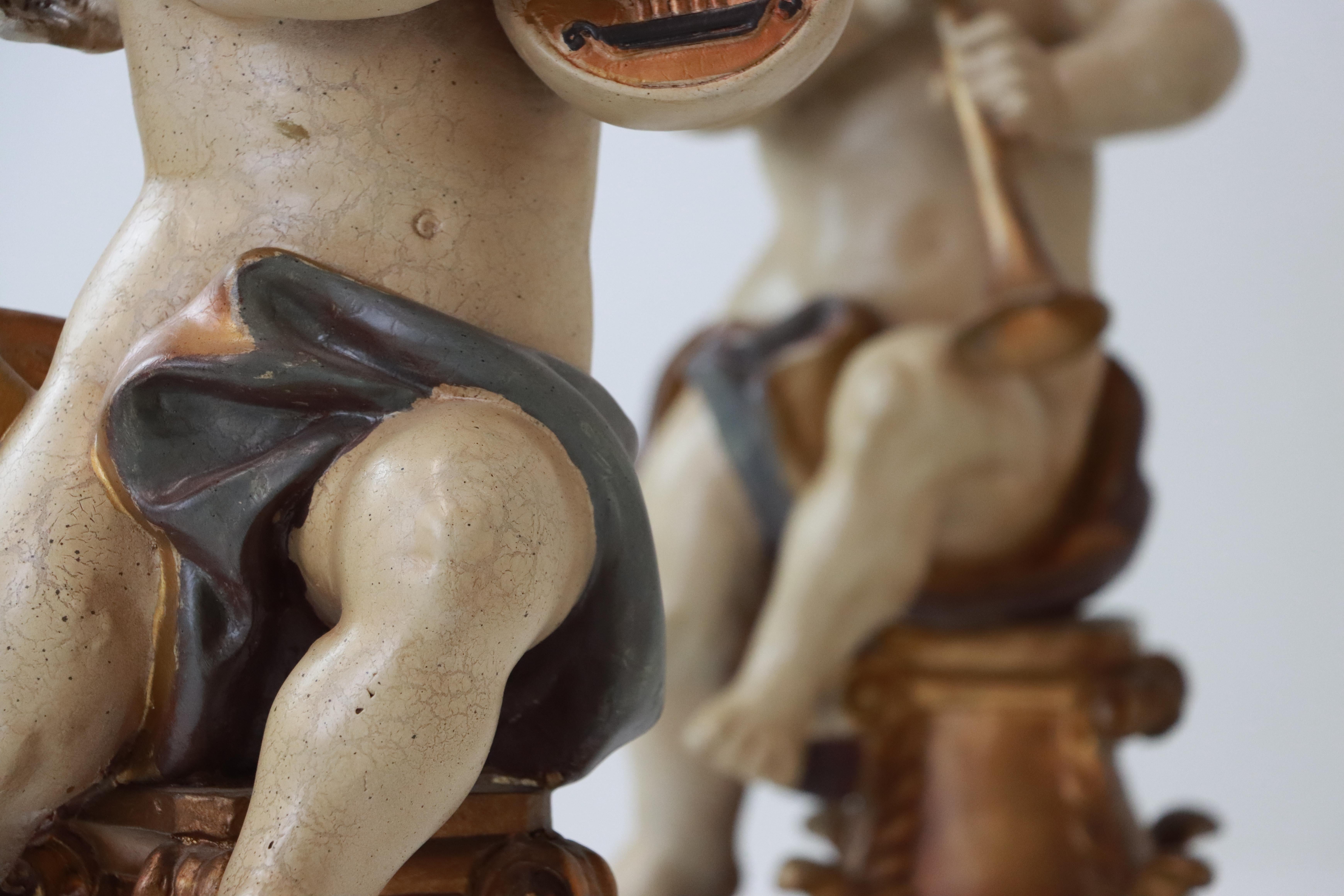Dorato Coppia di antichi putti italiani in stile barocco revival in vendita