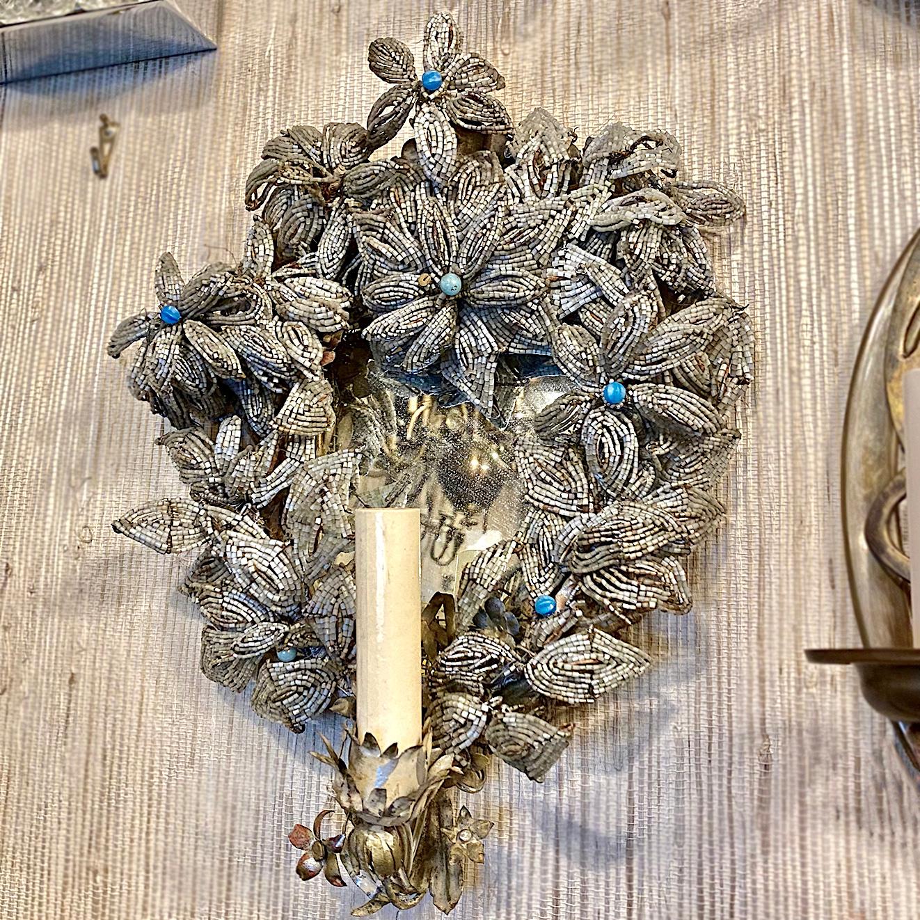 Paar antike italienische Perlen-Wandleuchter im Angebot 1