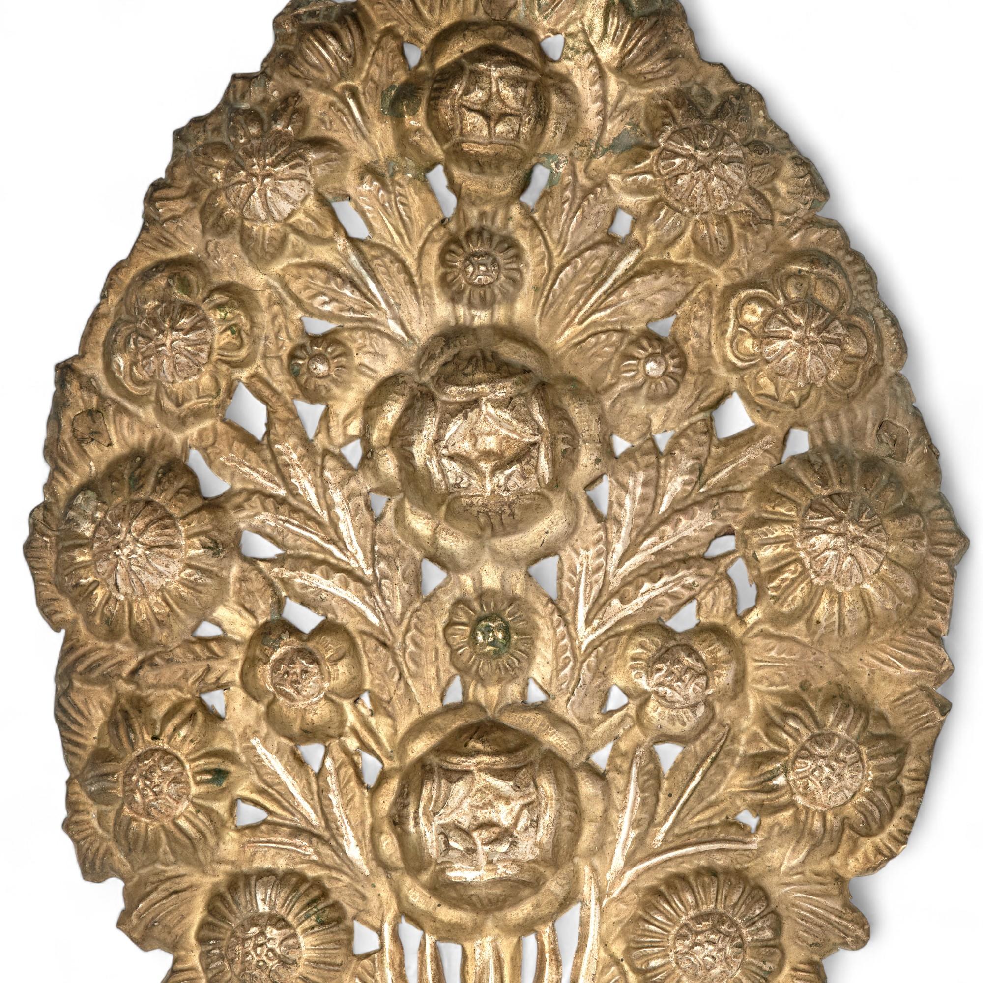 Pair of Antique Italian Brass Baroque Style Candle Reflectors In Good Condition For Sale In Palm Beach, FL