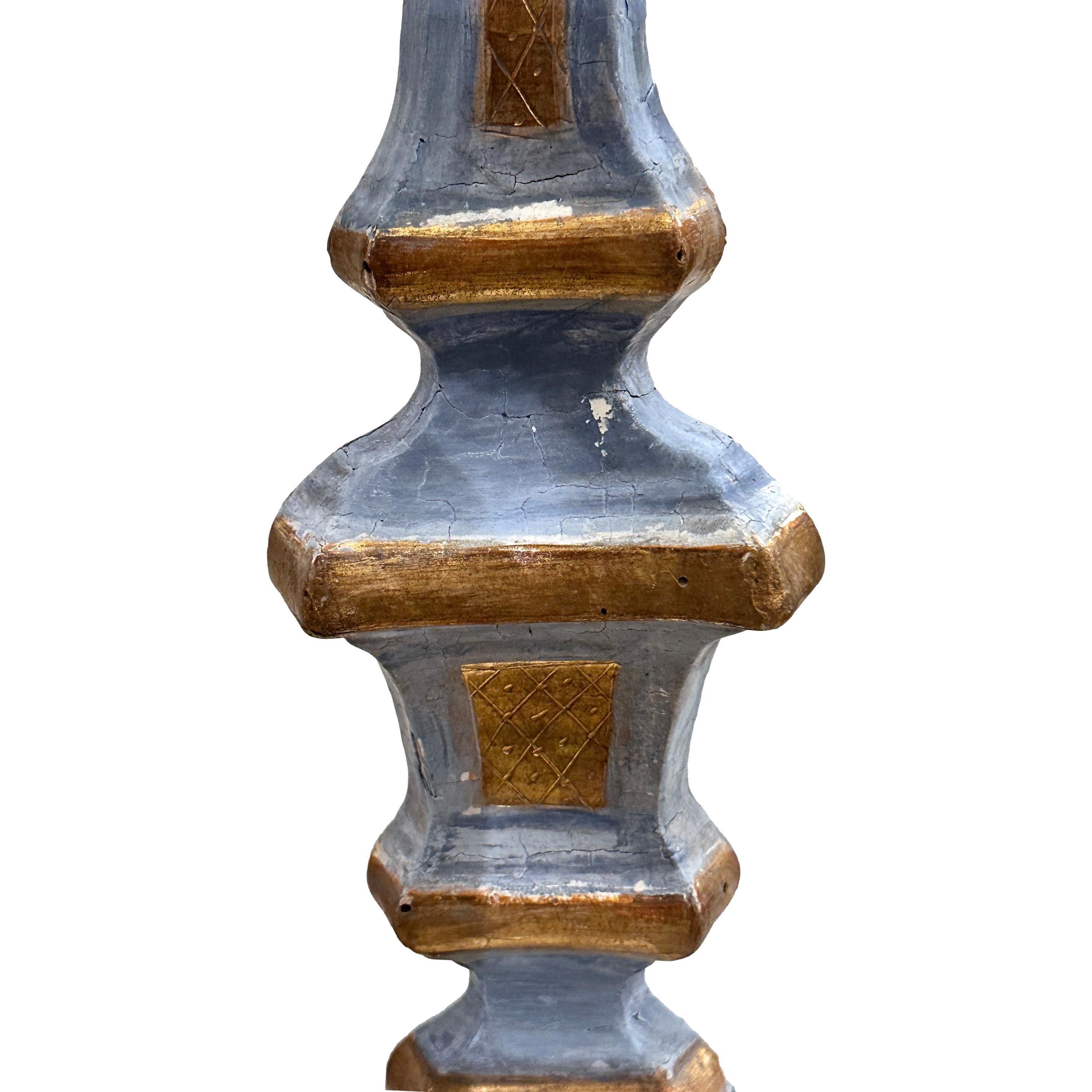 A pair of Italian 19th century candlesticks with original patina.

Measurements:
Height of body: 22