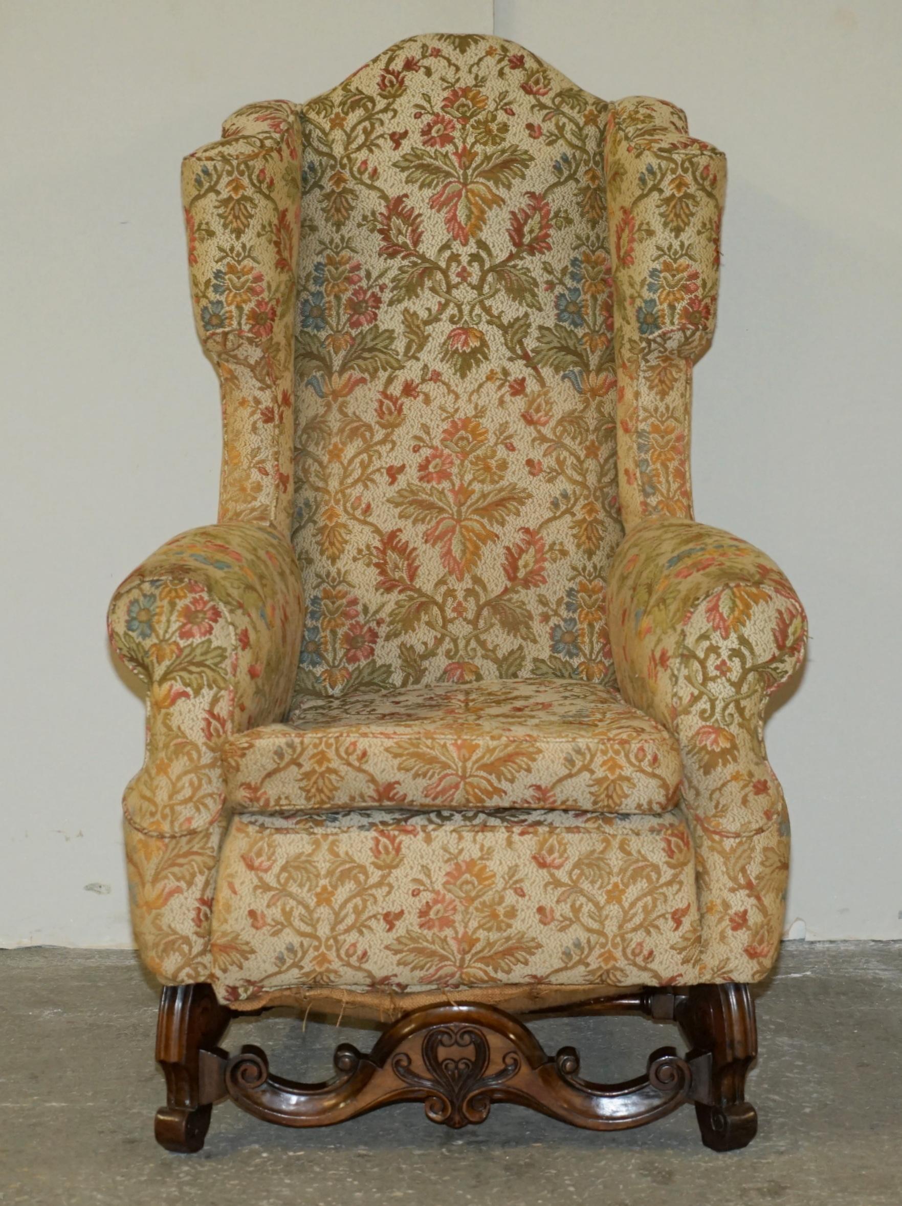PAIR OF ANTIQUE ITALIAN CAROLEAN HIGH BACK WiNGBACK ARMCHAIRS FOR UPHOLSTERY For Sale 9