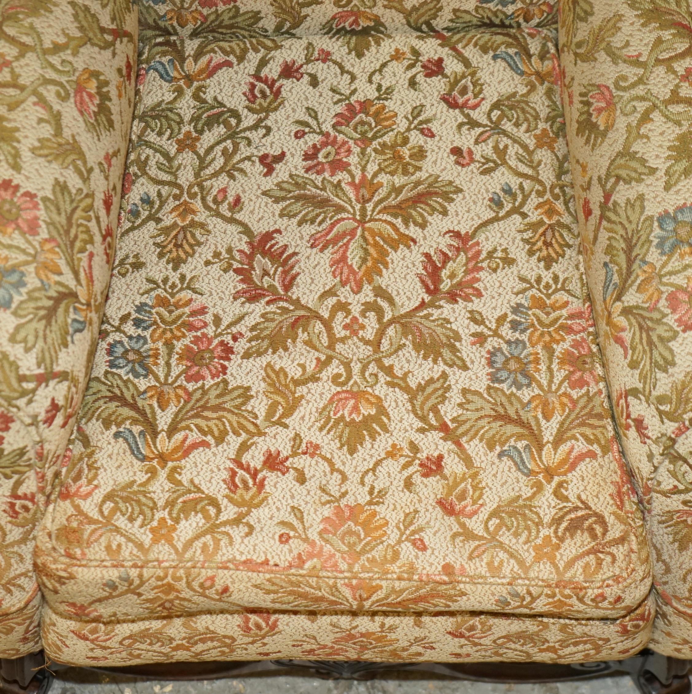 PAIR OF ANTIQUE ITALIAN CAROLEAN HIGH BACK WiNGBACK ARMCHAIRS FOR UPHOLSTERY For Sale 10