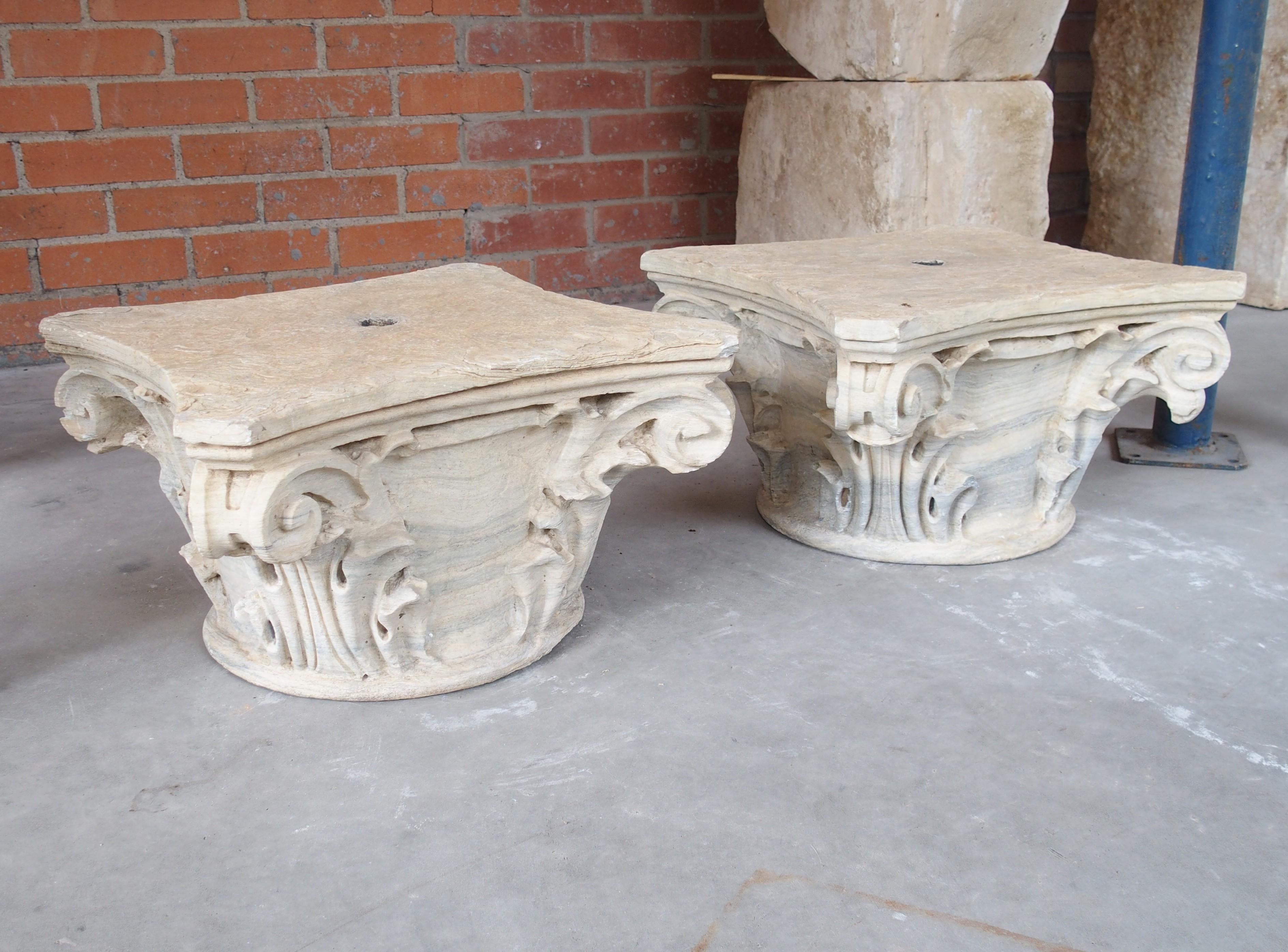 Pareja de antiguos capiteles de columna italianos de mármol tallado y envejecido, circa 1850 en venta 13