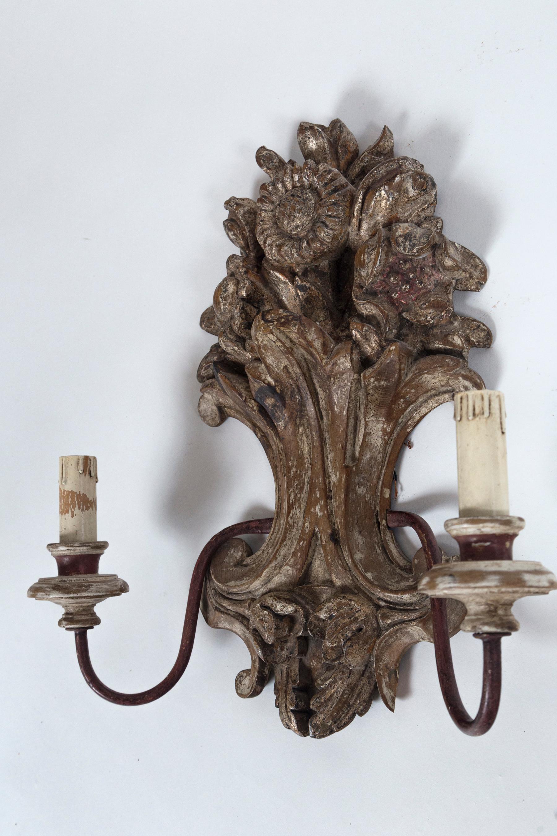 Pair of Antique Italian Carved Wood Sconces, Early 20th Century For Sale 4
