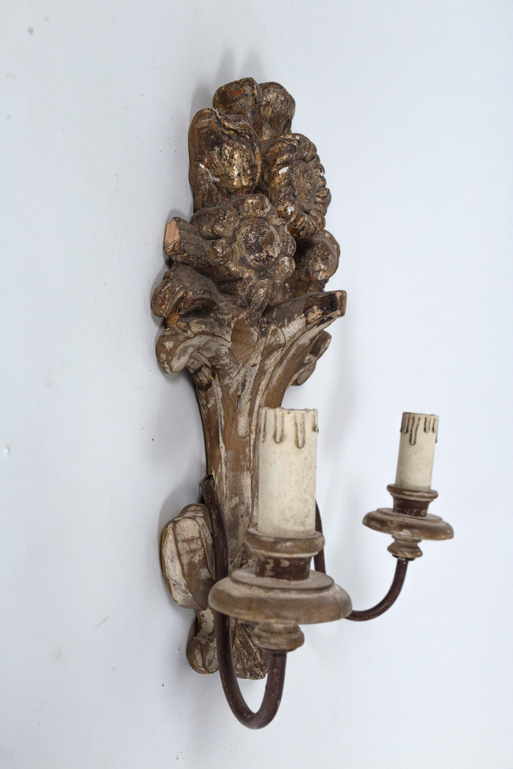 Pair of Antique Italian Carved Wood Sconces, Early 20th Century For Sale 5