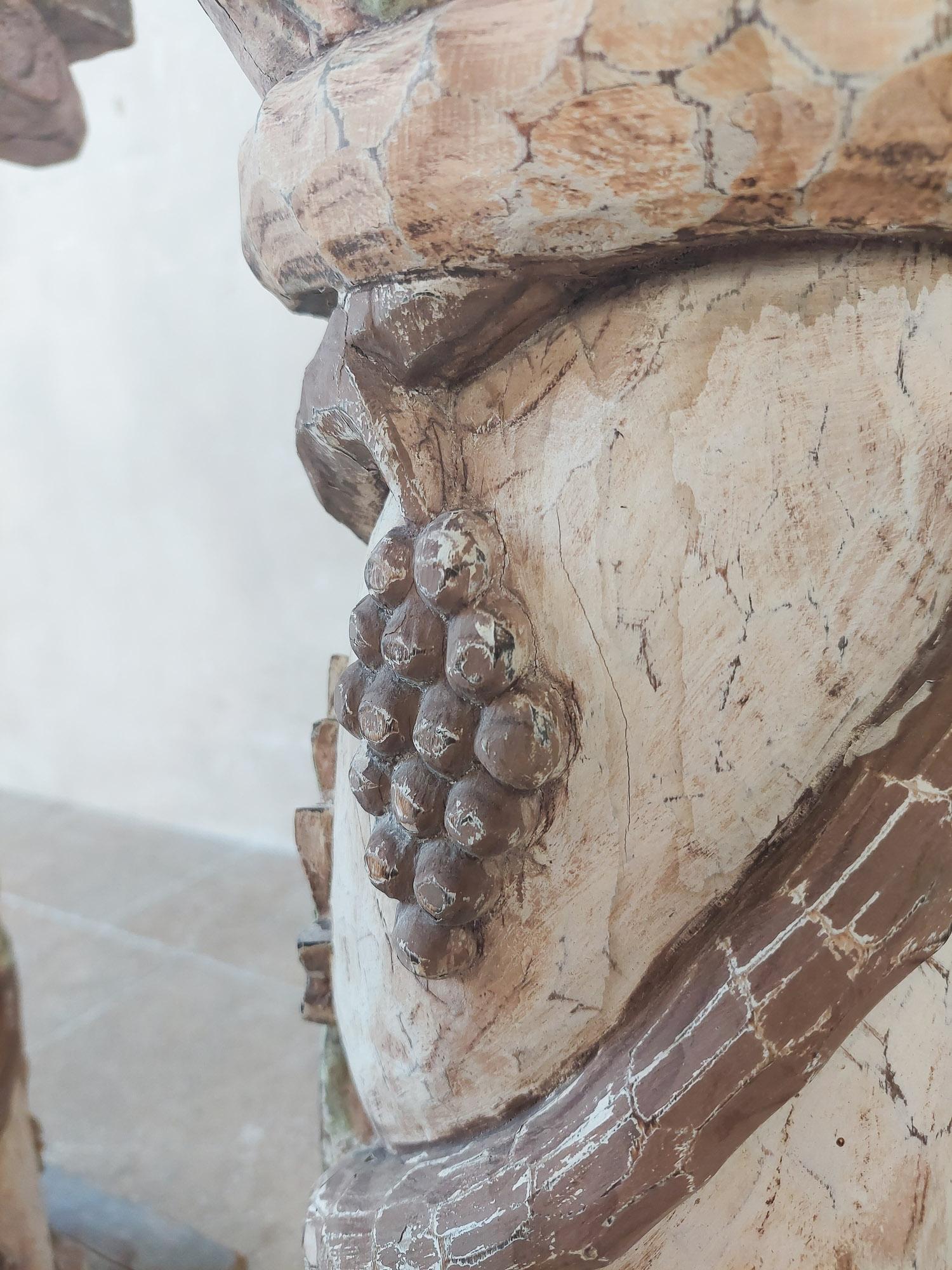 Paar antike italienische geschnitzte Holzsockel im Angebot 5