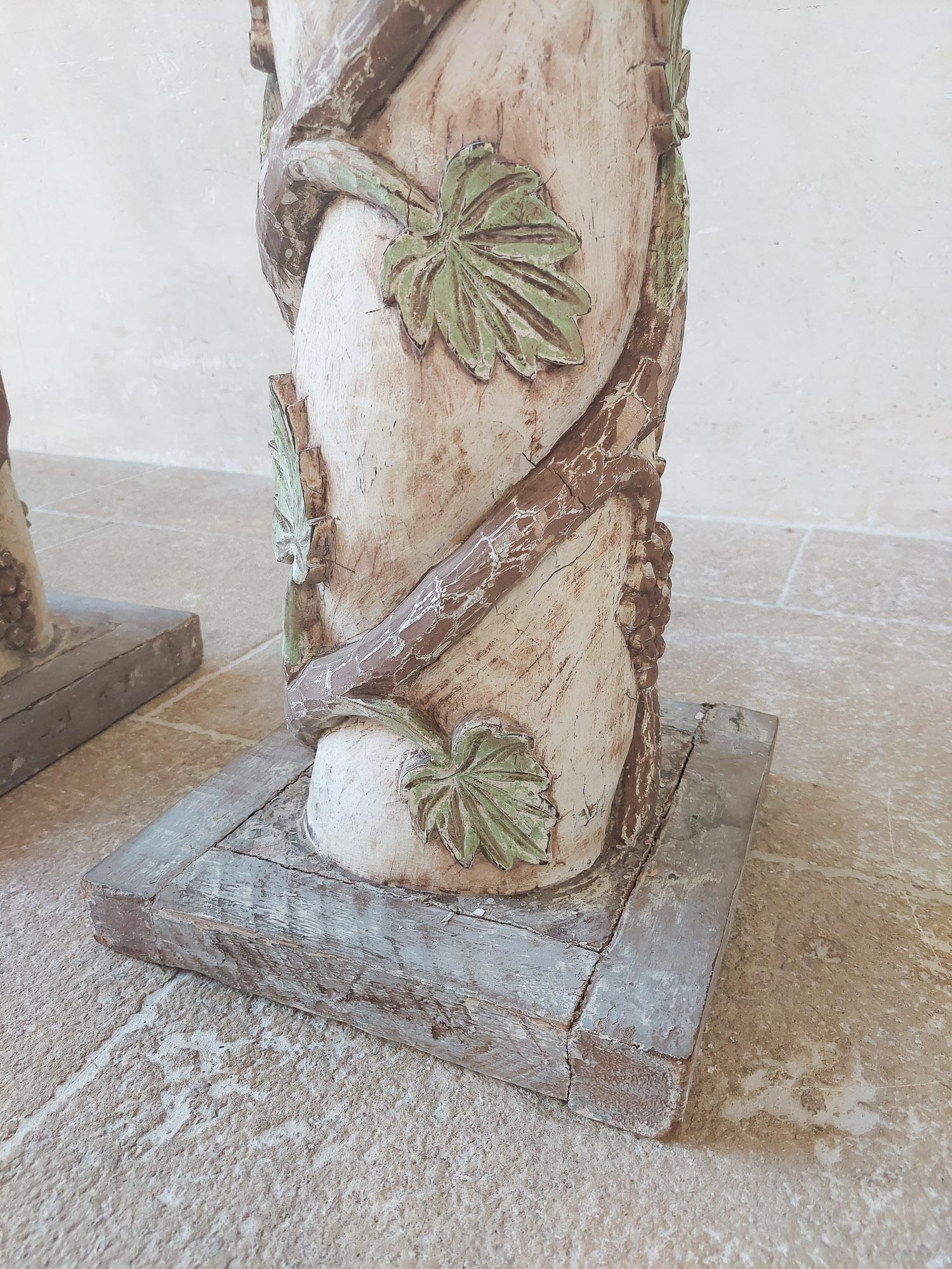 Paar antike italienische geschnitzte Holzsockel im Angebot 3
