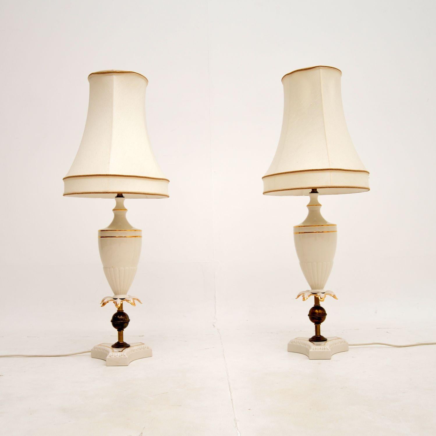 Mid-Century Modern Paire de lampes de table italiennes anciennes en céramique en vente