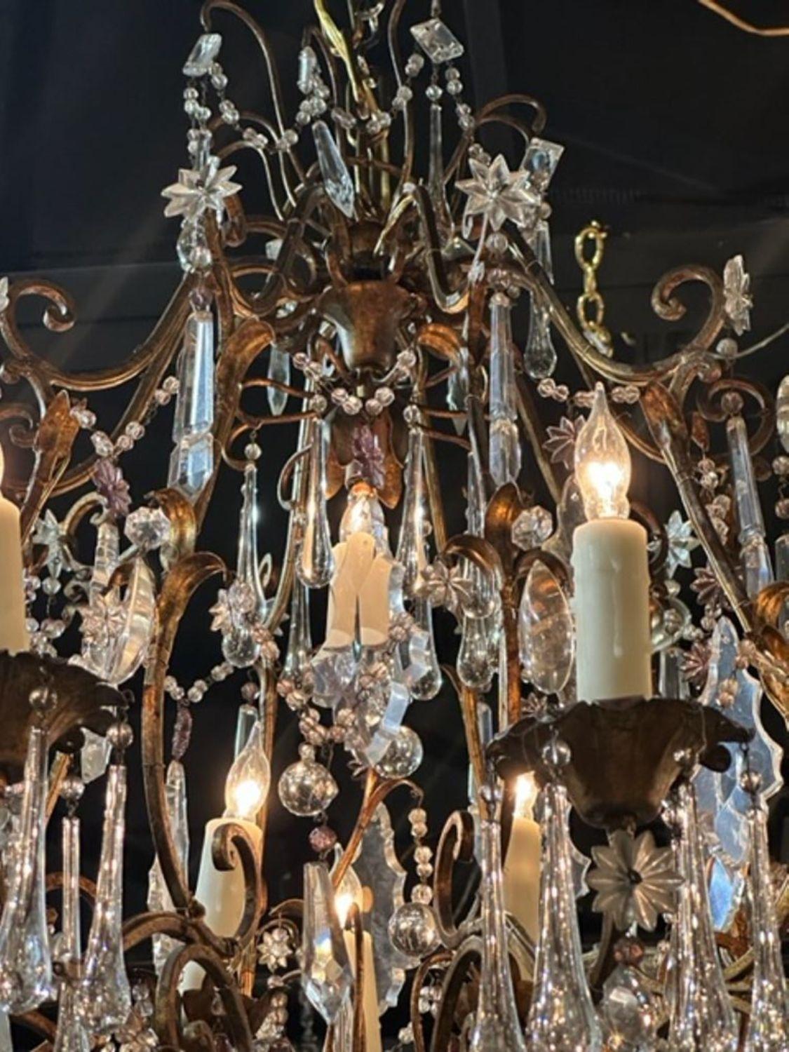 Paar antike italienische Kristall- und Amethyst-Kronleuchter mit 14 Lichtern (Metall) im Angebot