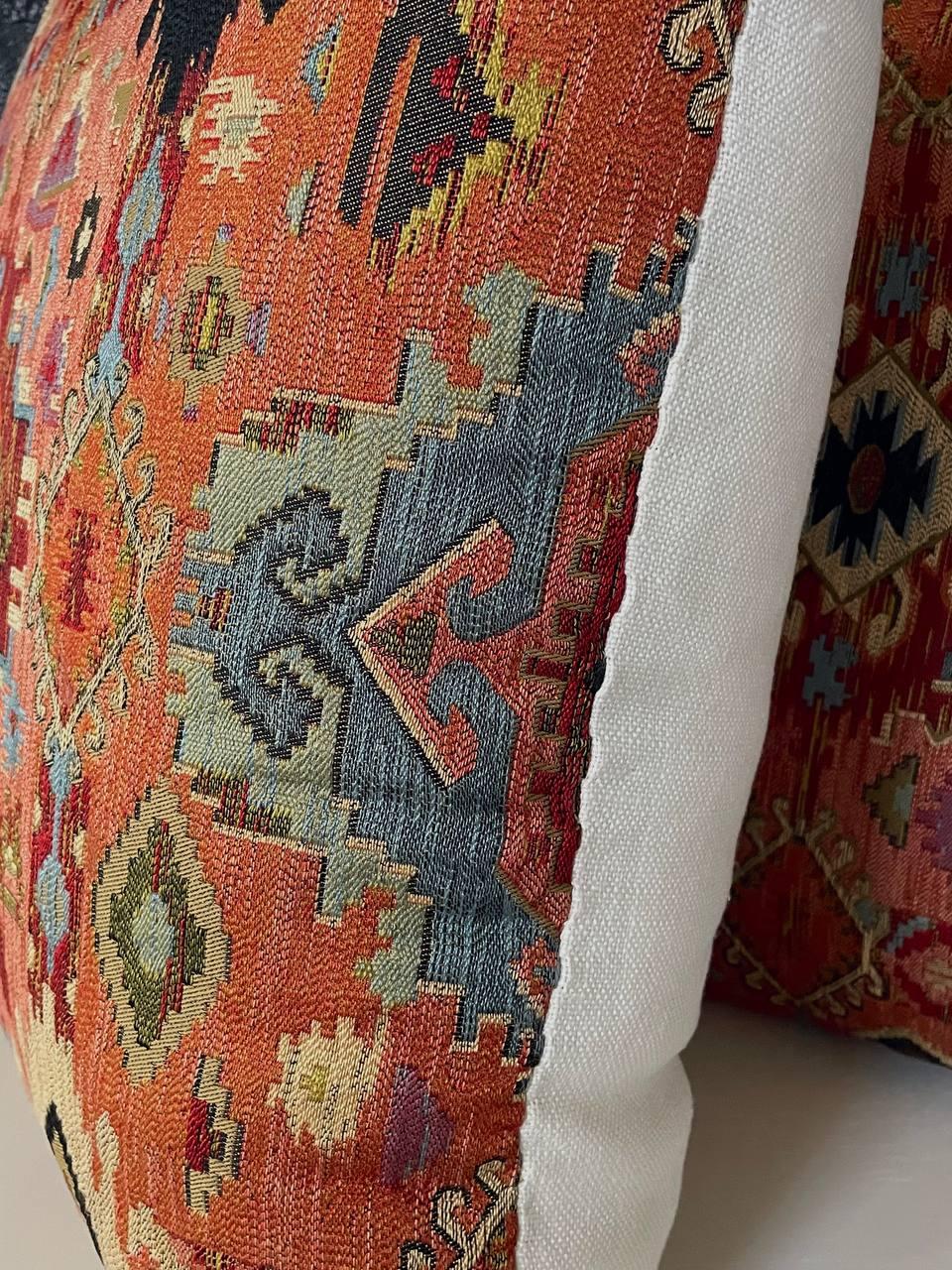 Paire de coussins décoratifs italiens anciens carrés en textile en vente 4