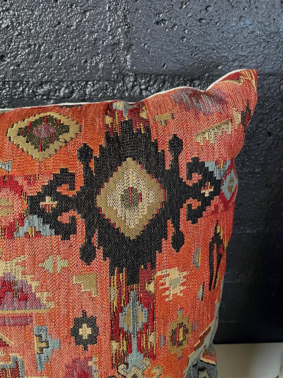 Paire de coussins décoratifs italiens anciens carrés en textile en vente 1