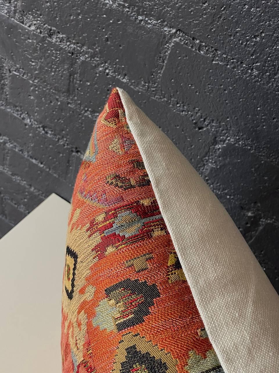 Paire de coussins décoratifs italiens anciens carrés en textile en vente 3