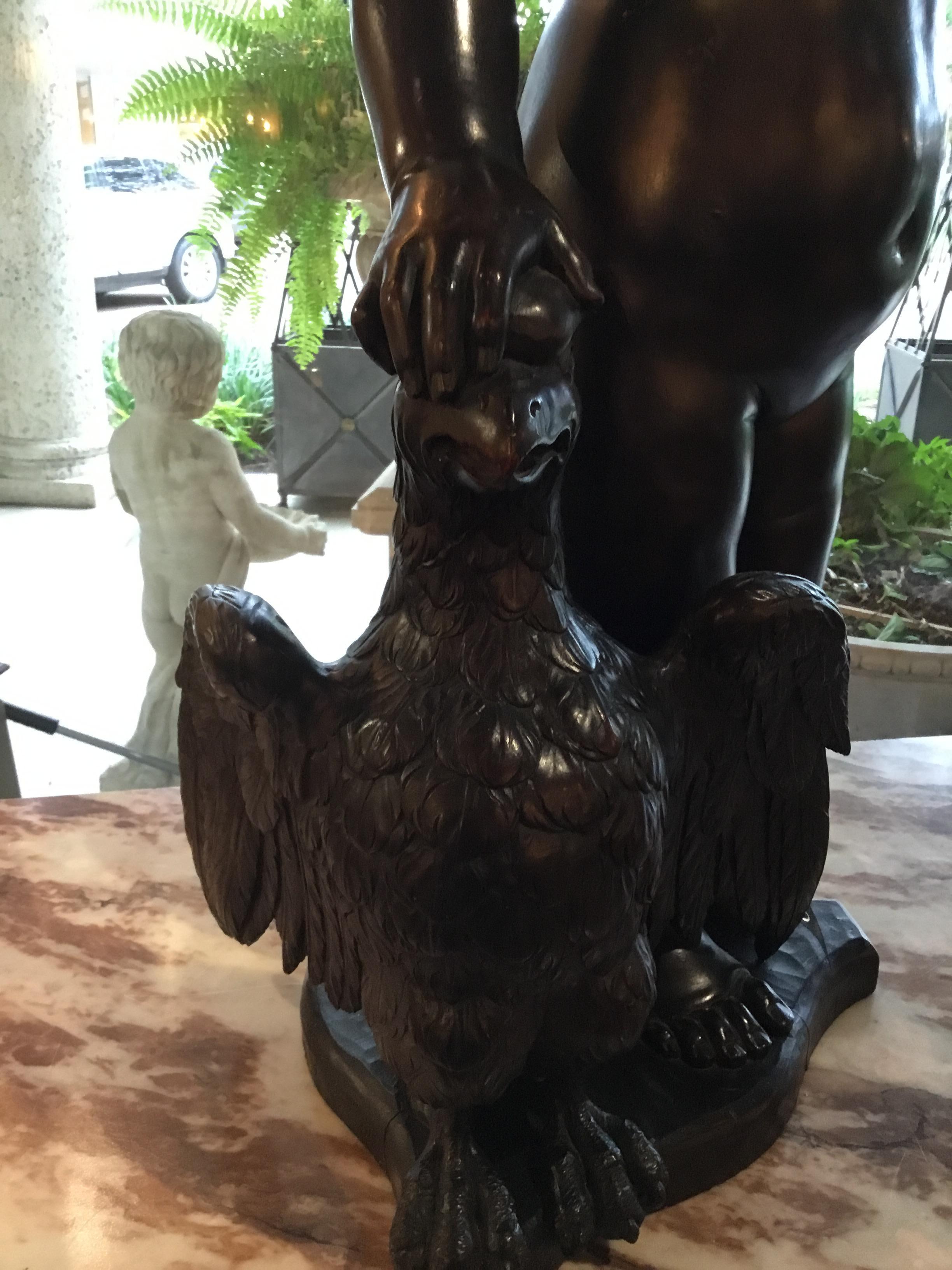 Paire d'anciennes figurines/jardinières italiennes en bois sculpté et ébénisé en vente 1