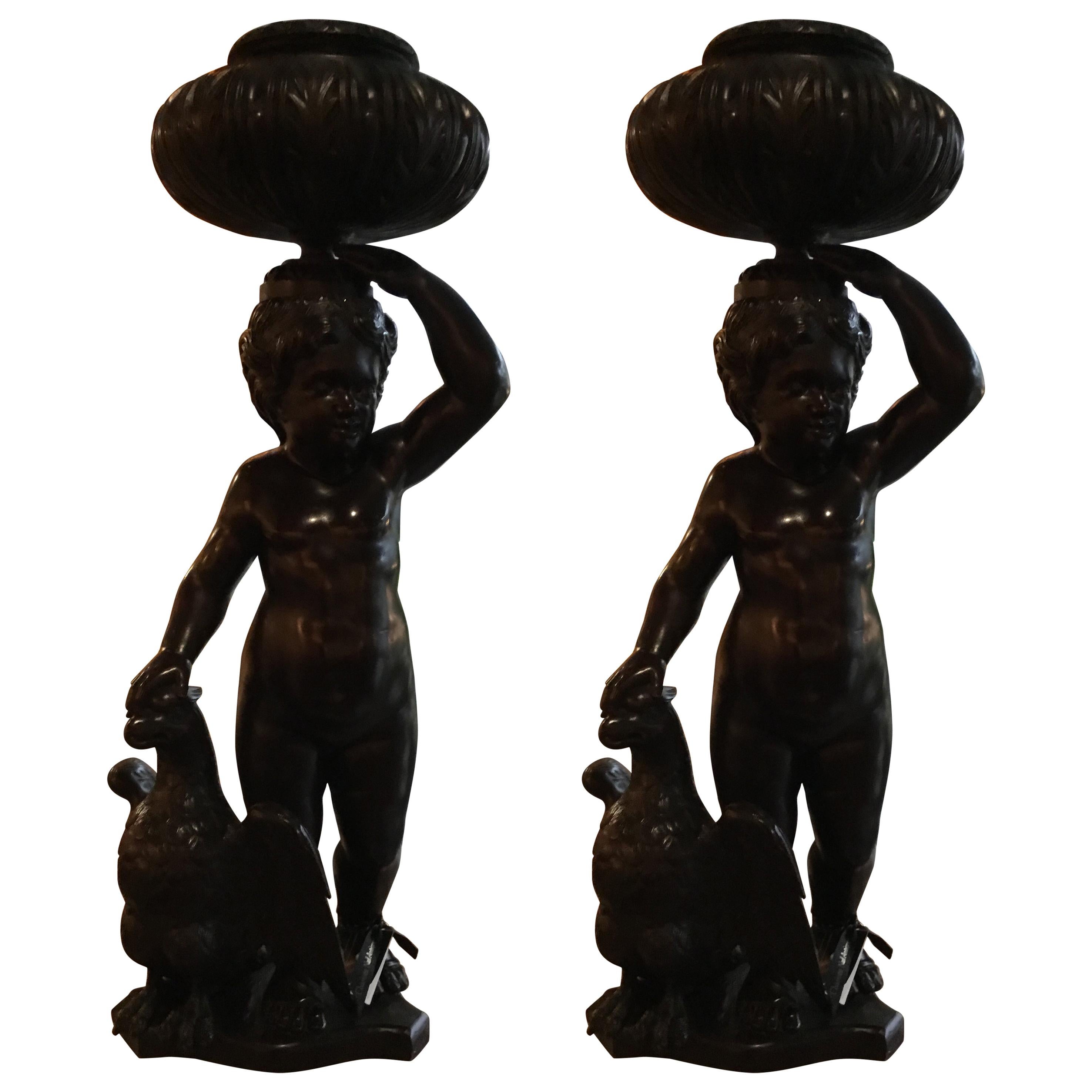 Paire d'anciennes figurines/jardinières italiennes en bois sculpté et ébénisé en vente