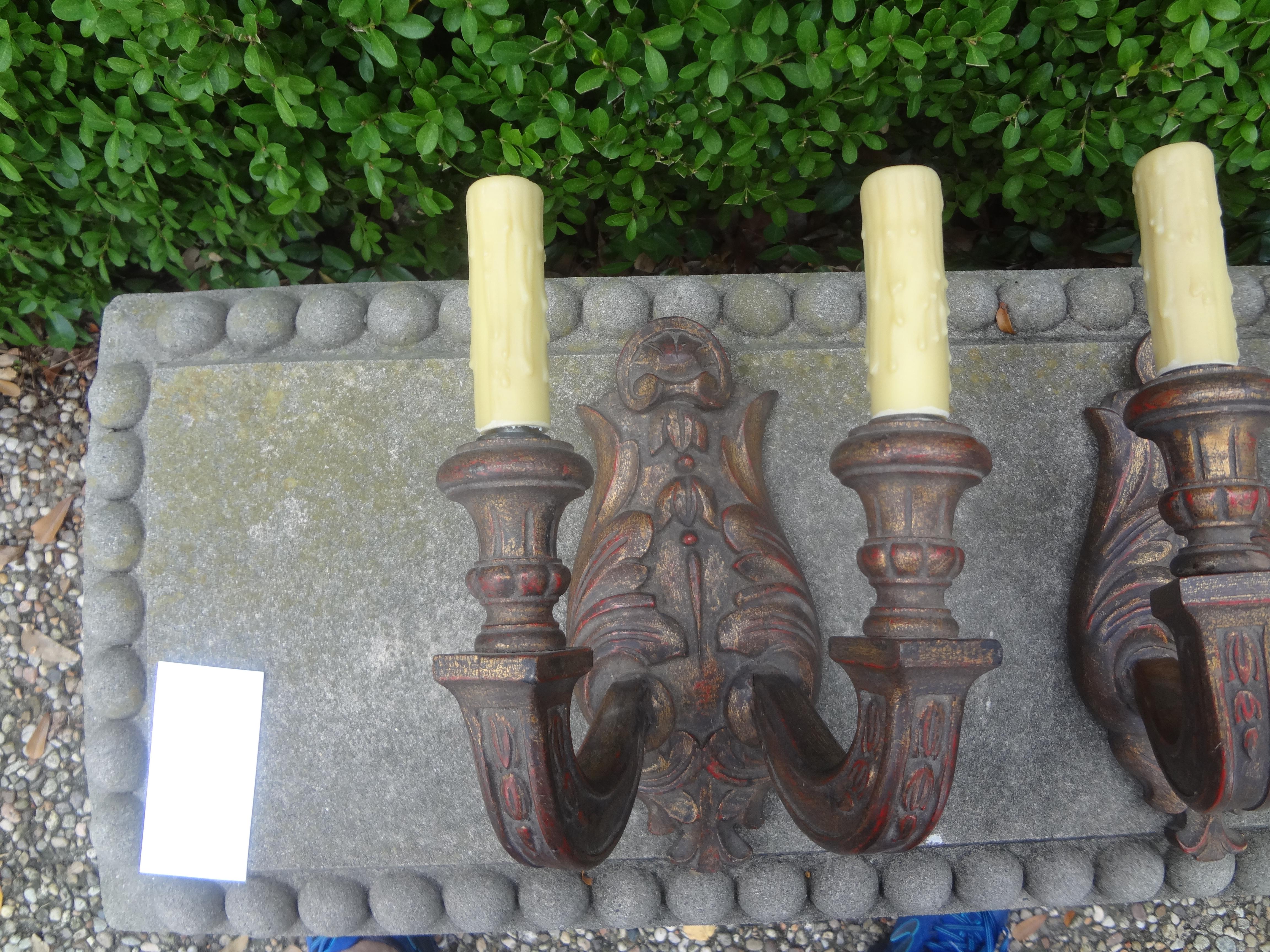 Early 20th Century Pair of Antique Italian Giltwood Sconces For Sale