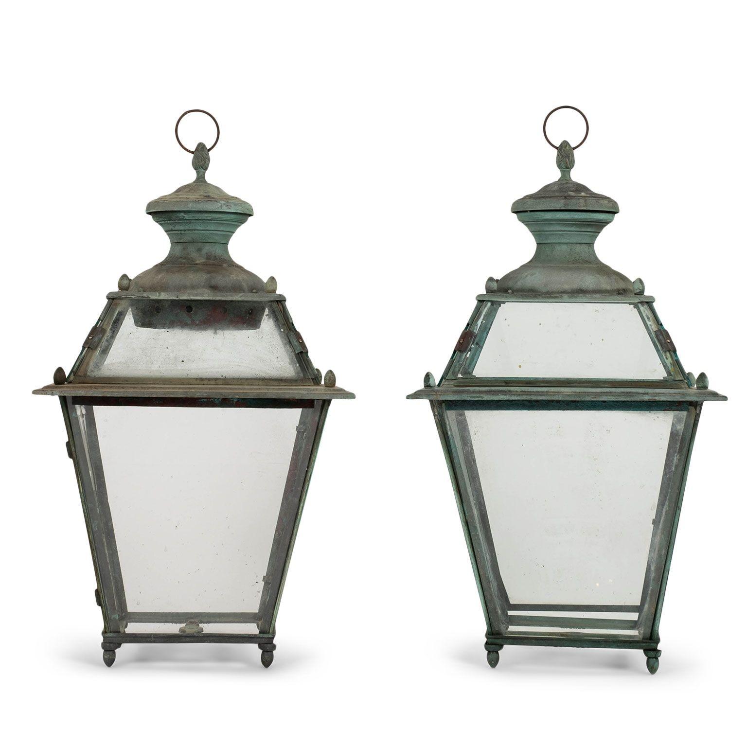 Paire de lanternes italiennes anciennes à panneaux de verre en vente 4