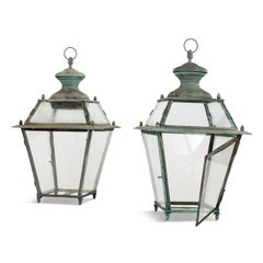 Coppia di antiche lanterne italiane a pannelli di vetro