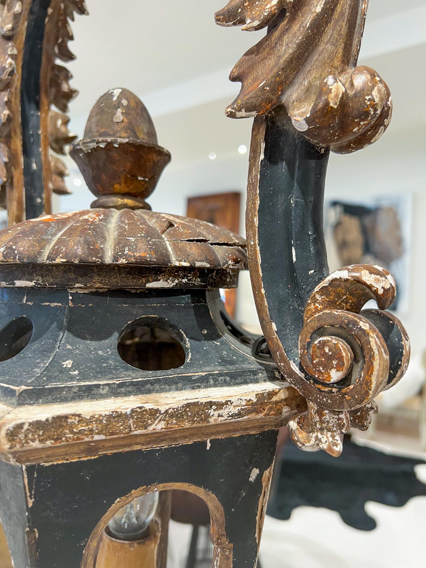 Pair of Antique Italian Gold Leaf and Black Lanterns In Good Condition In New Orleans, LA