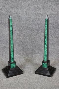 Paar antike italienische Obelisken aus Marmor und Malachit im Grand-Tour-Stil