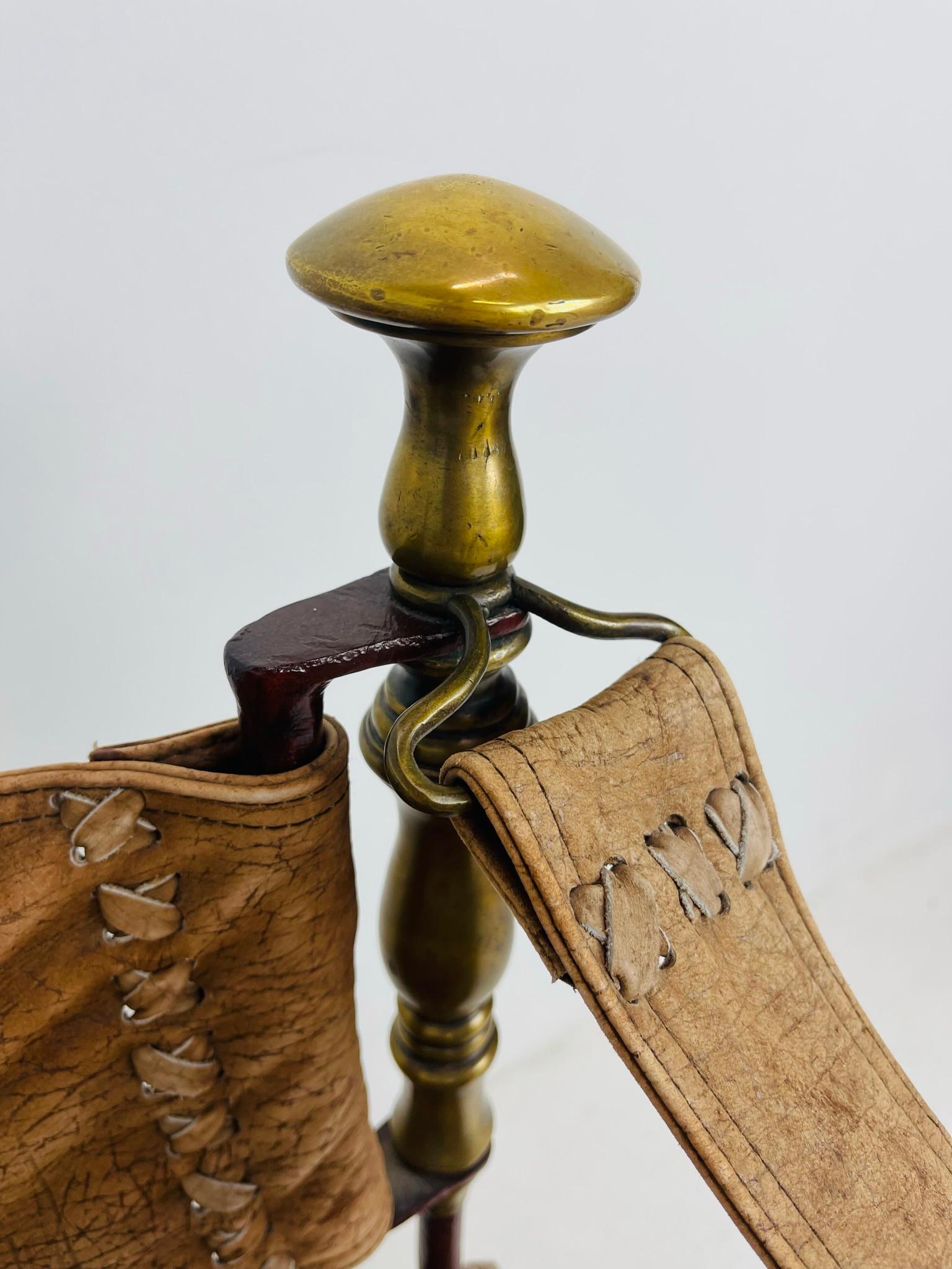 Paar antike italienische Campaign-Stühle aus Leder und Eisen im Angebot 10