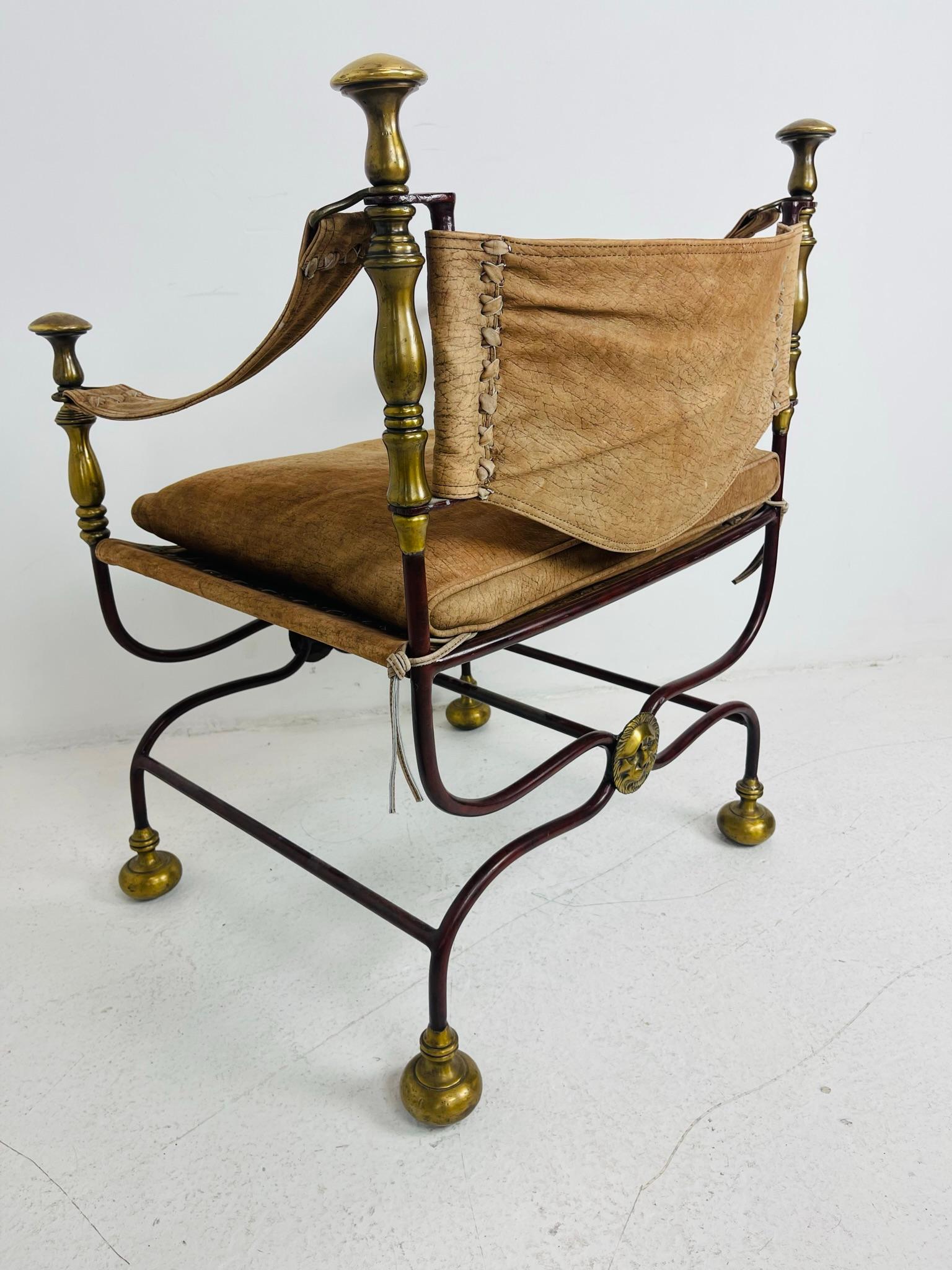 Paar antike italienische Campaign-Stühle aus Leder und Eisen im Angebot 4