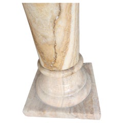 Pareja de pedestales italianos antiguos de mármol y ónice