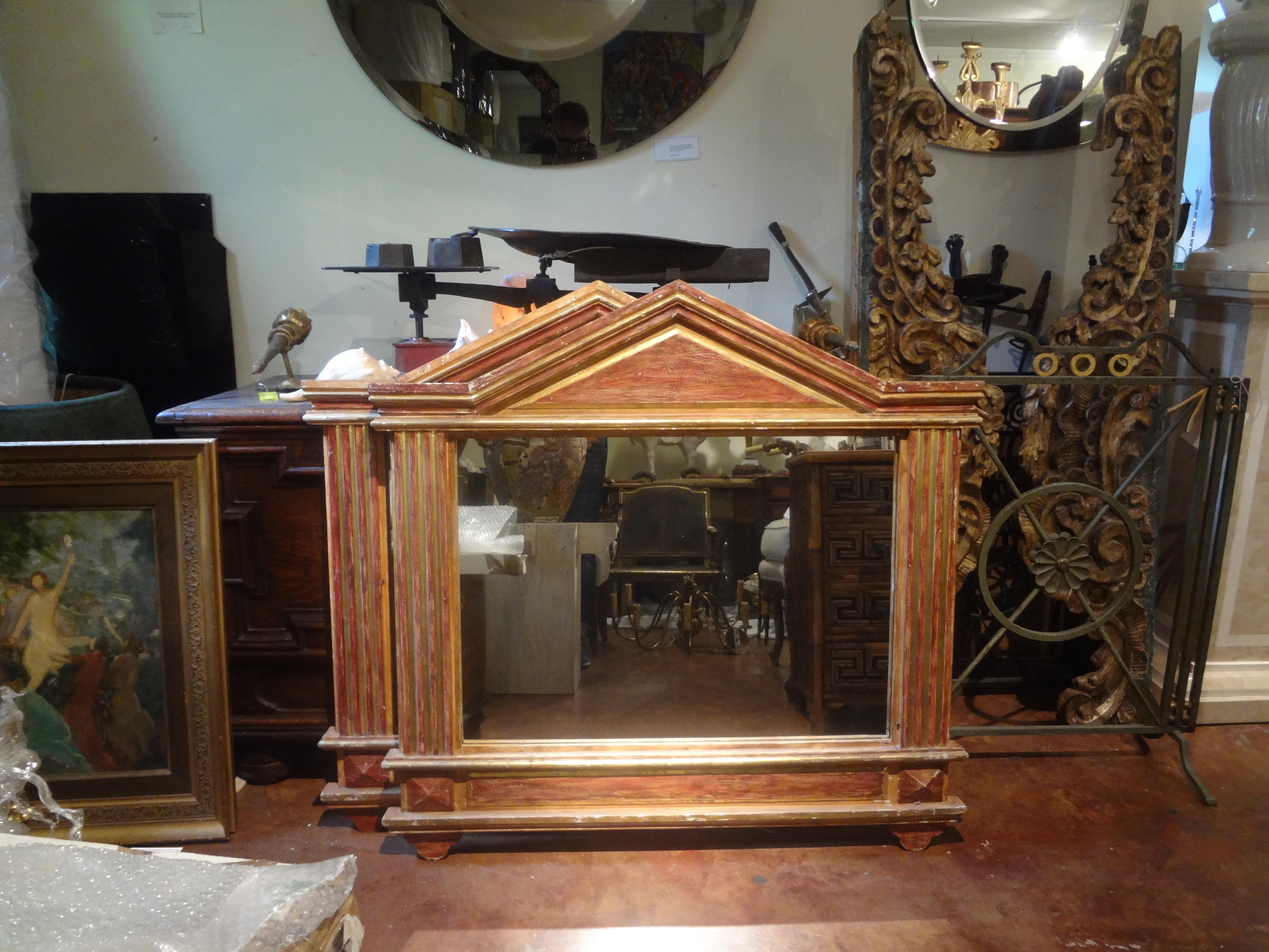 Paire de miroirs italiens de style néoclassique peints et en bois doré en vente 1