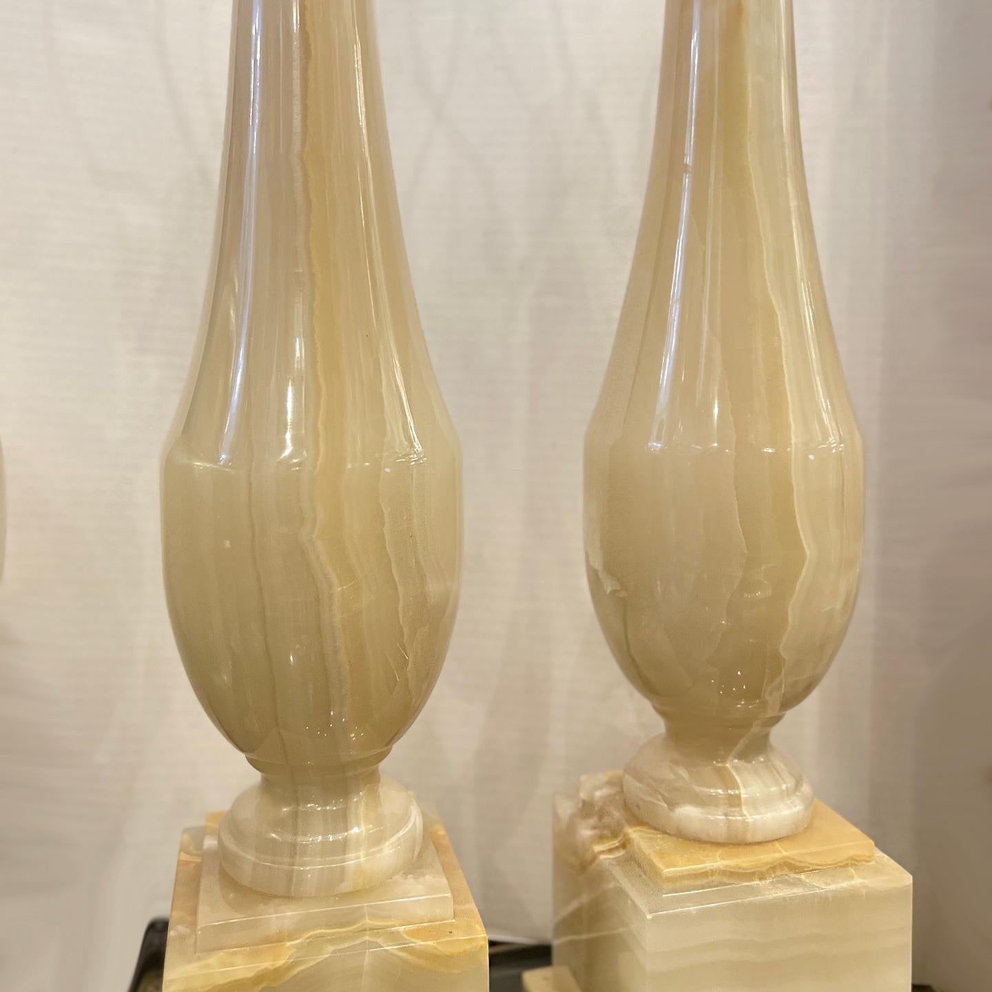 Pair of Antique Italian Onyx Lamps In Good Condition For Sale In New York, NY