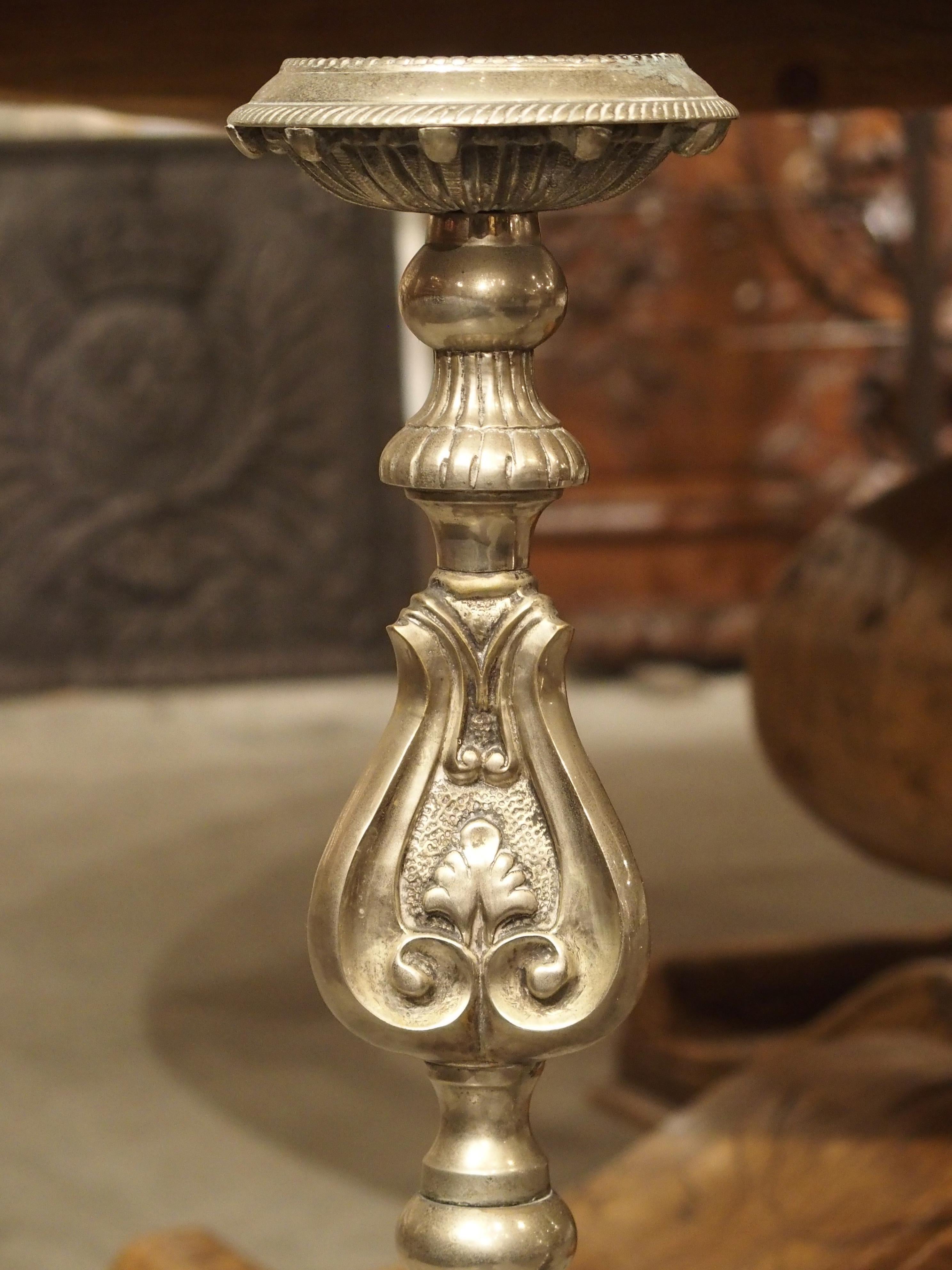 XIX secolo Coppia di antichi candelabri italiani in bronzo argentato, circa 1880 in vendita