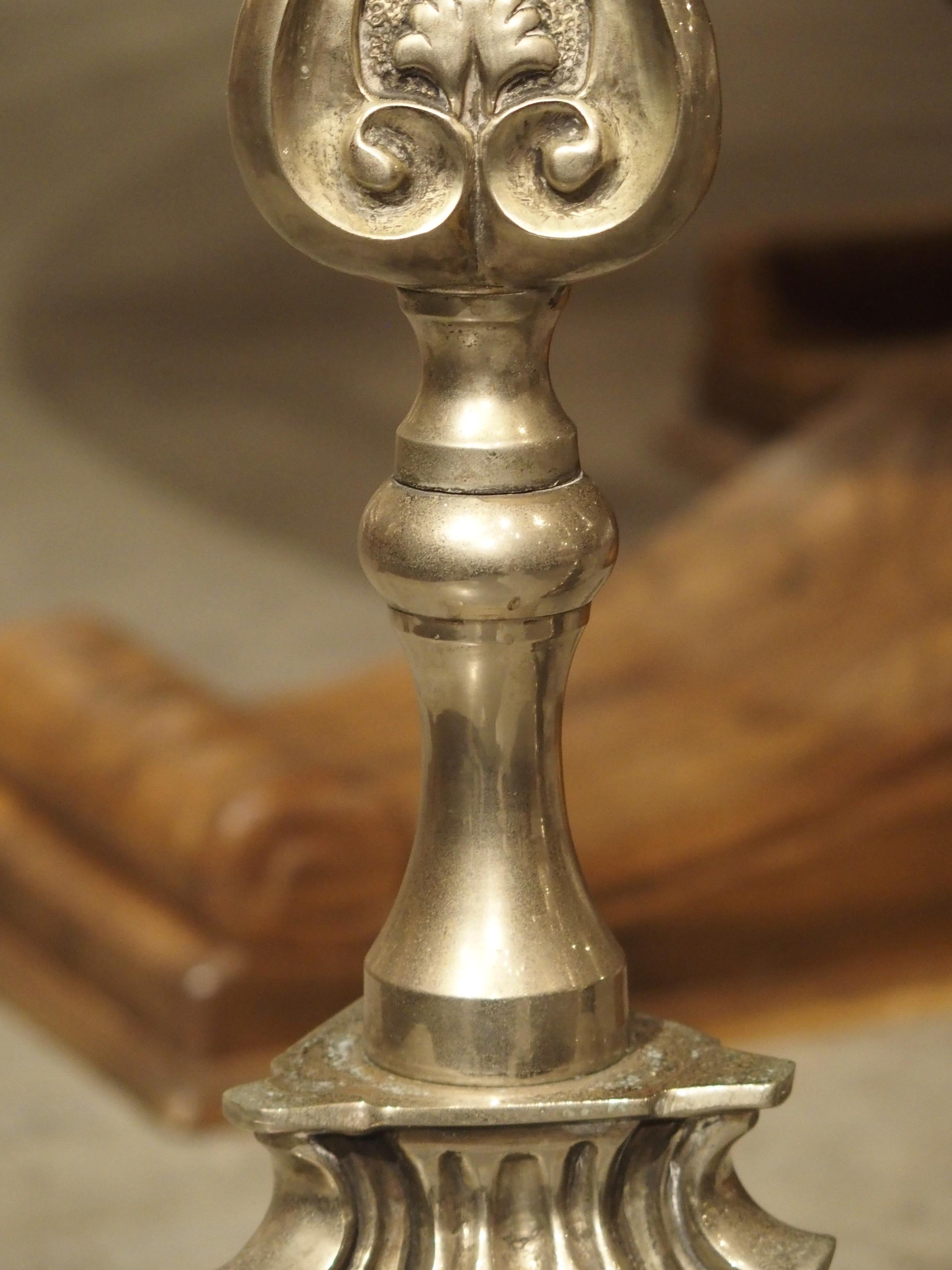 Bronzo Coppia di antichi candelabri italiani in bronzo argentato, circa 1880 in vendita