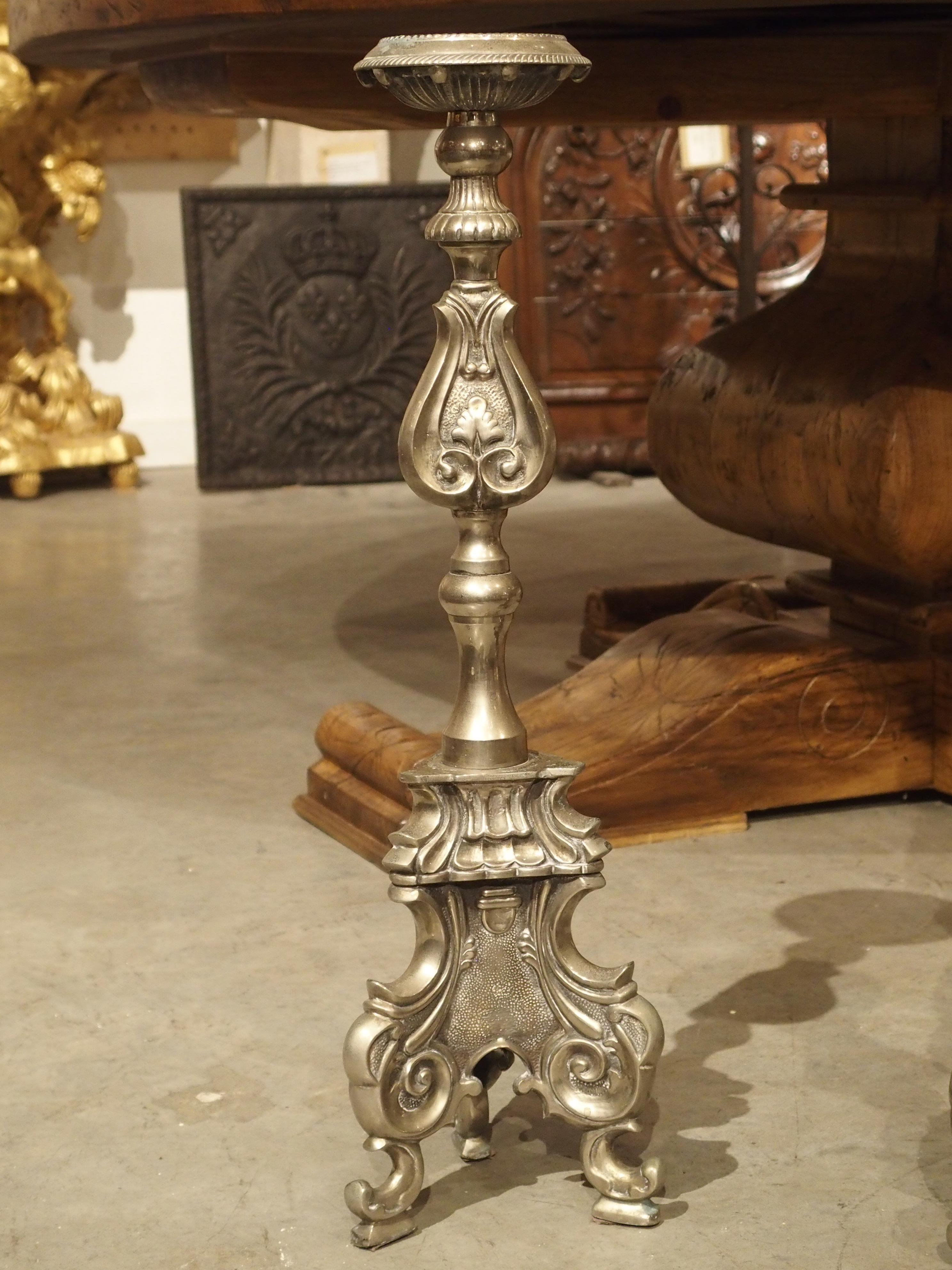 Paar antike italienische Kerzenständer aus versilberter Bronze, um 1880 im Angebot 3