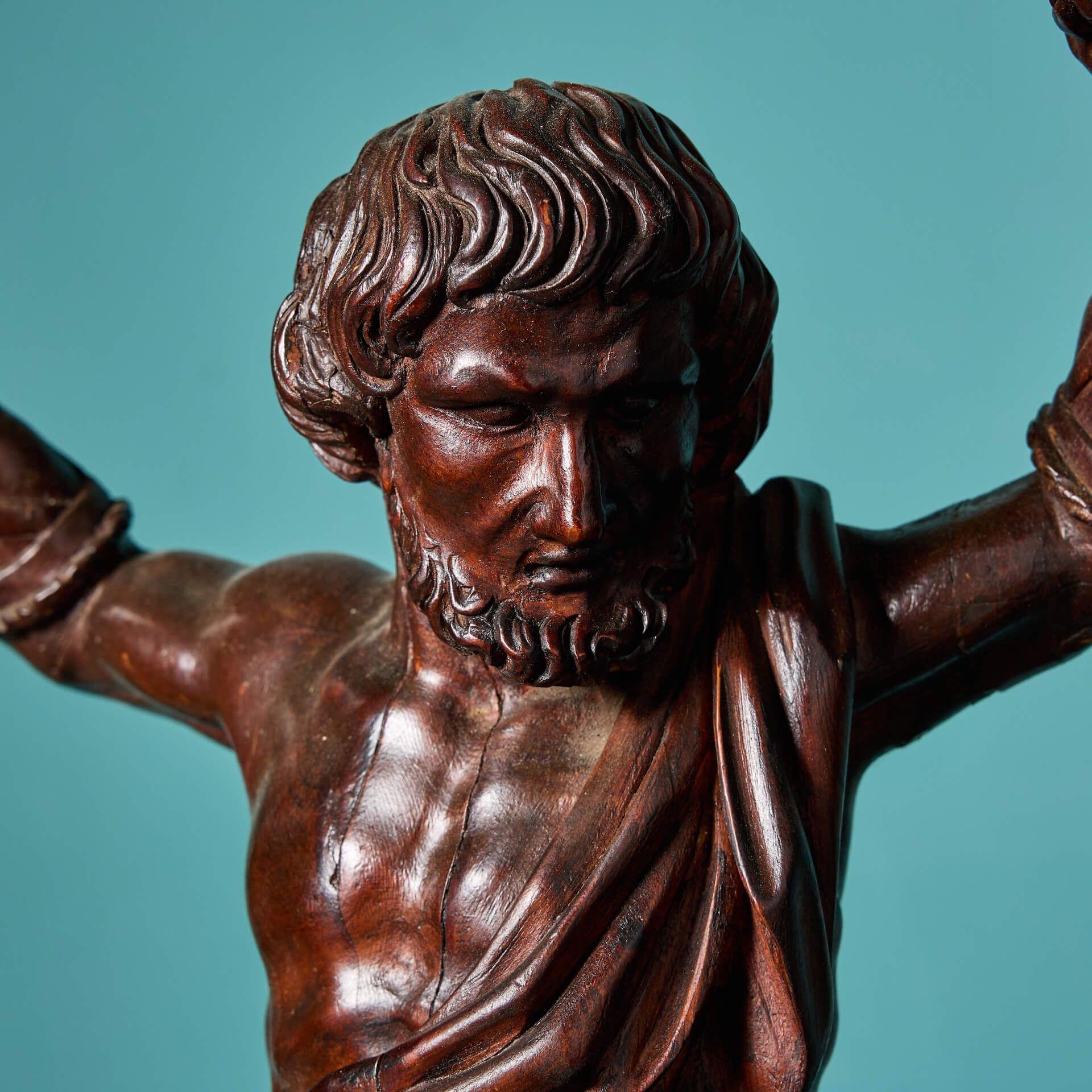 Pareja de antiguas estatuas italianas de nogal de gladiadores Italiano en venta