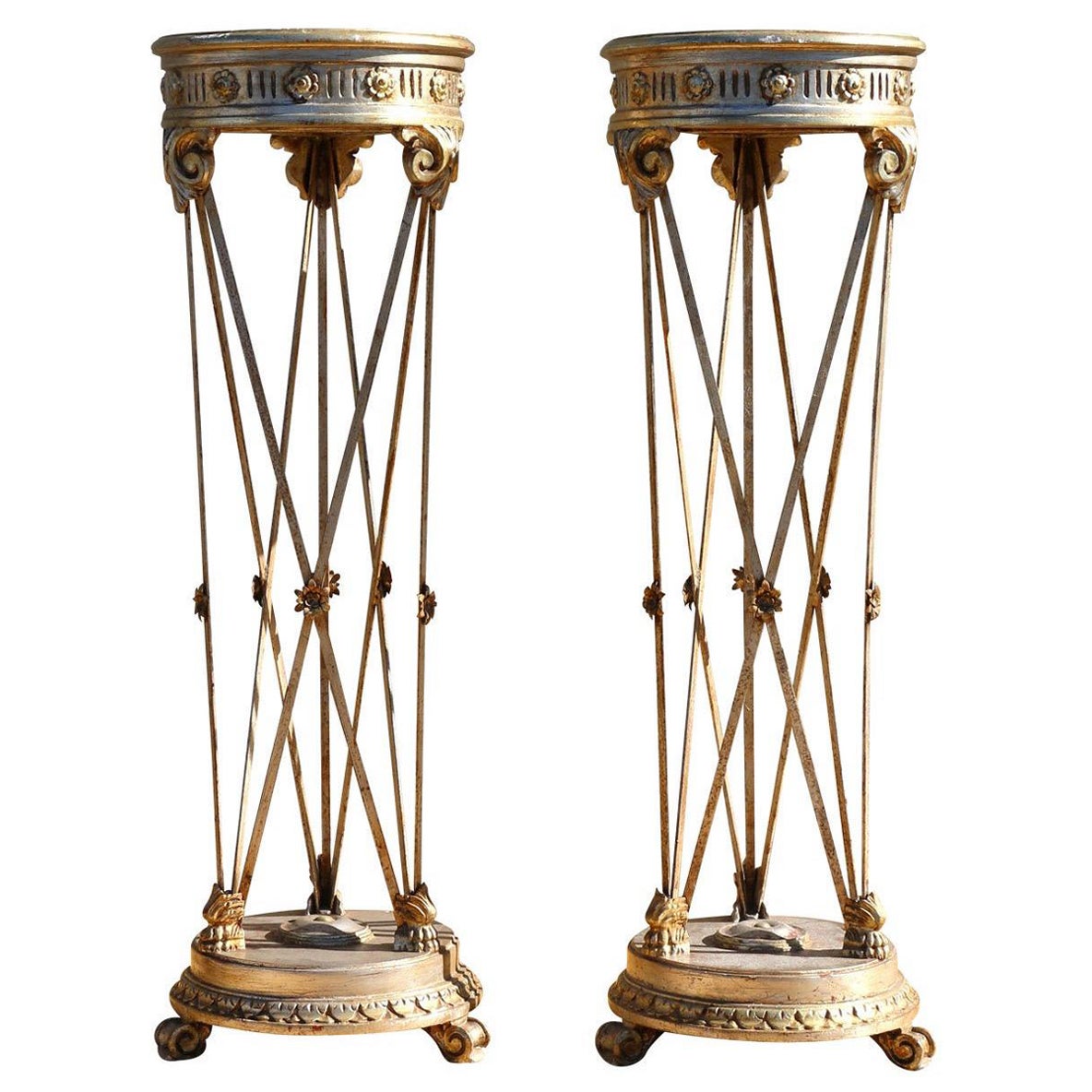 Paire de piédestaux de plantes italiens anciens en fer forgé et bois à feuilles d'argent