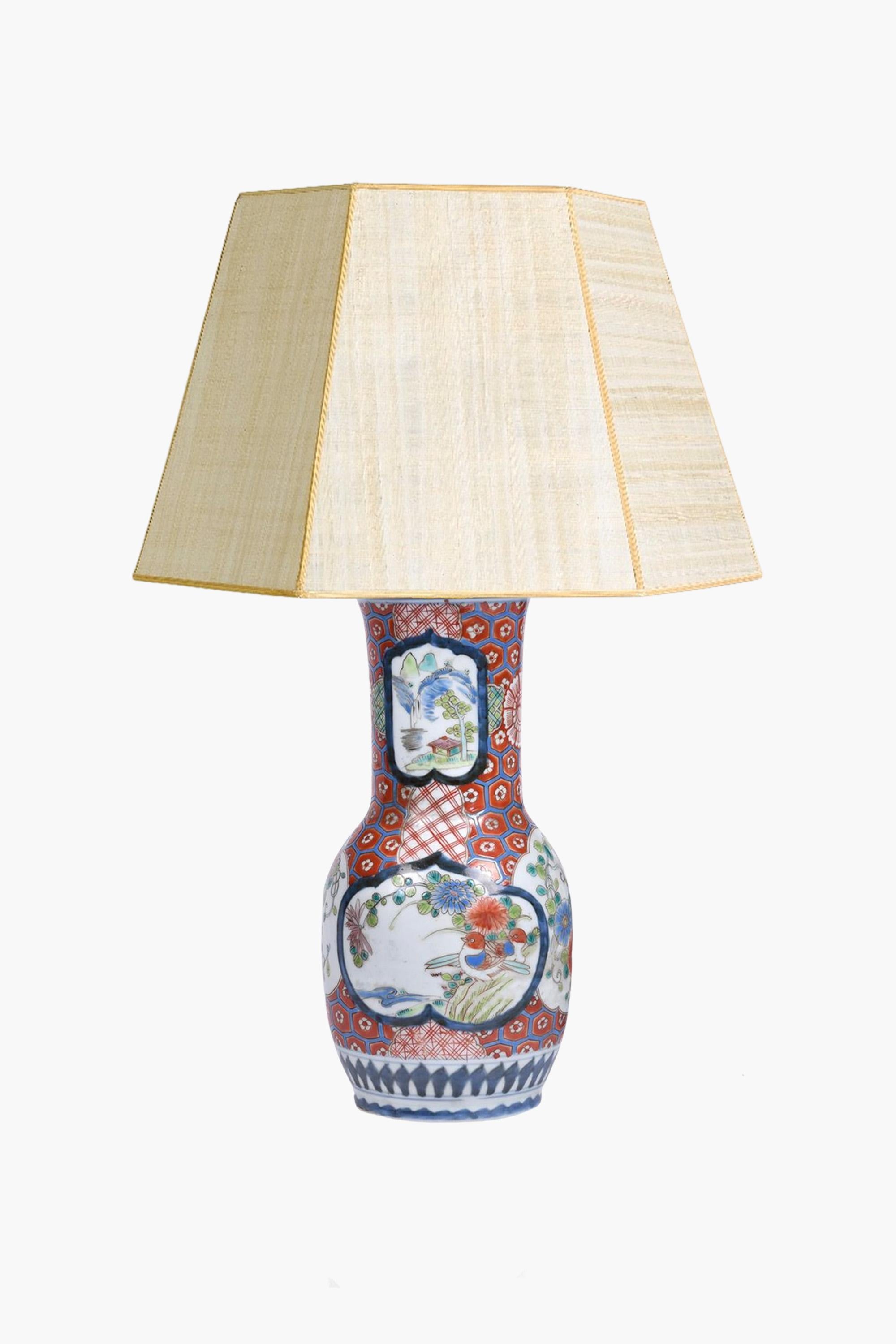 Paar antike japanische Arita Imari Porcelain Vasenlampen (Japonismus) im Angebot
