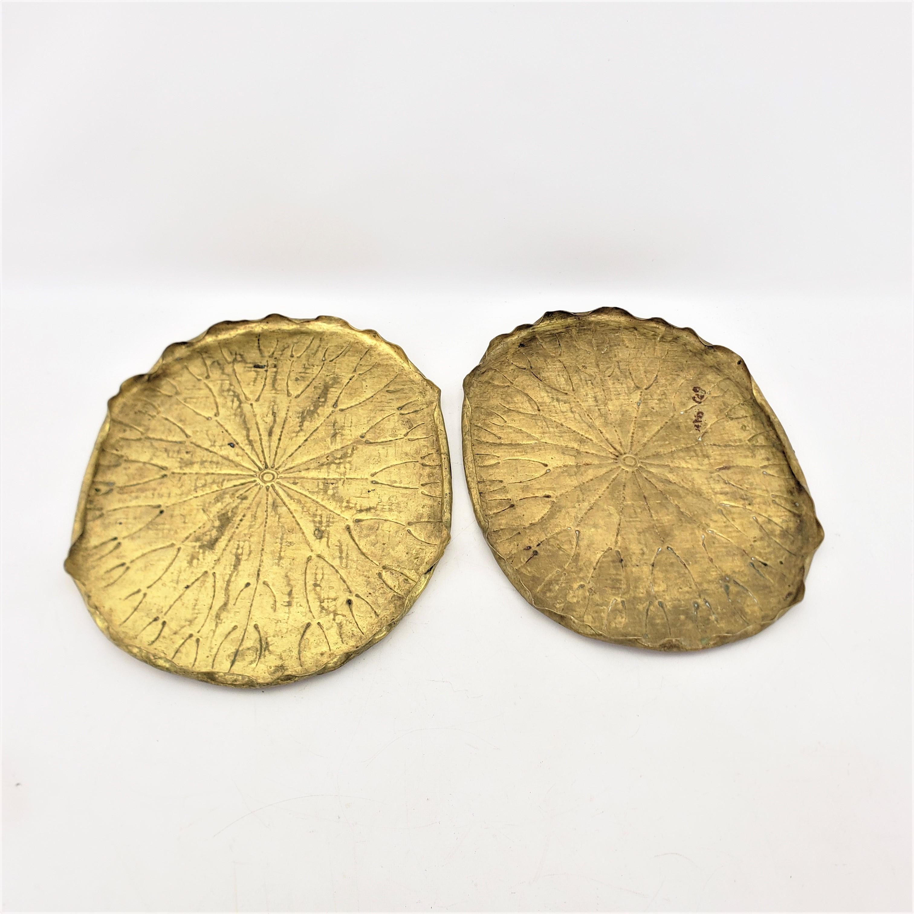 Pair of Antique Japanese Brass Figural Lily Pad Serving Trays In Good Condition In Hamilton, Ontario