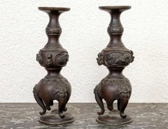 Paar antike japanische Bronze-Kerzenständer / Weihrauchhalter