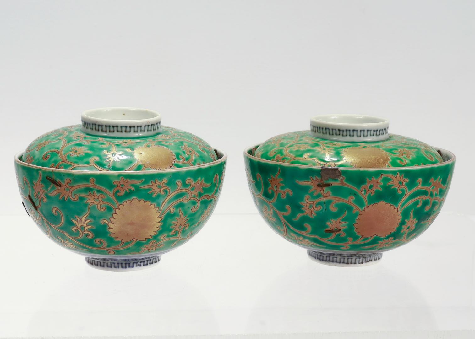 Pareja de Arroceras y Tapas Antiguas de Porcelana Imari Arita Japonesa/China Dorada en Bastante bueno estado para la venta en Philadelphia, PA