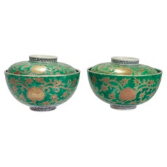 Paar antike japanische/chinesische vergoldete Imari-Arita-Porzellanschalen und Deckel aus Imari-Porzellan