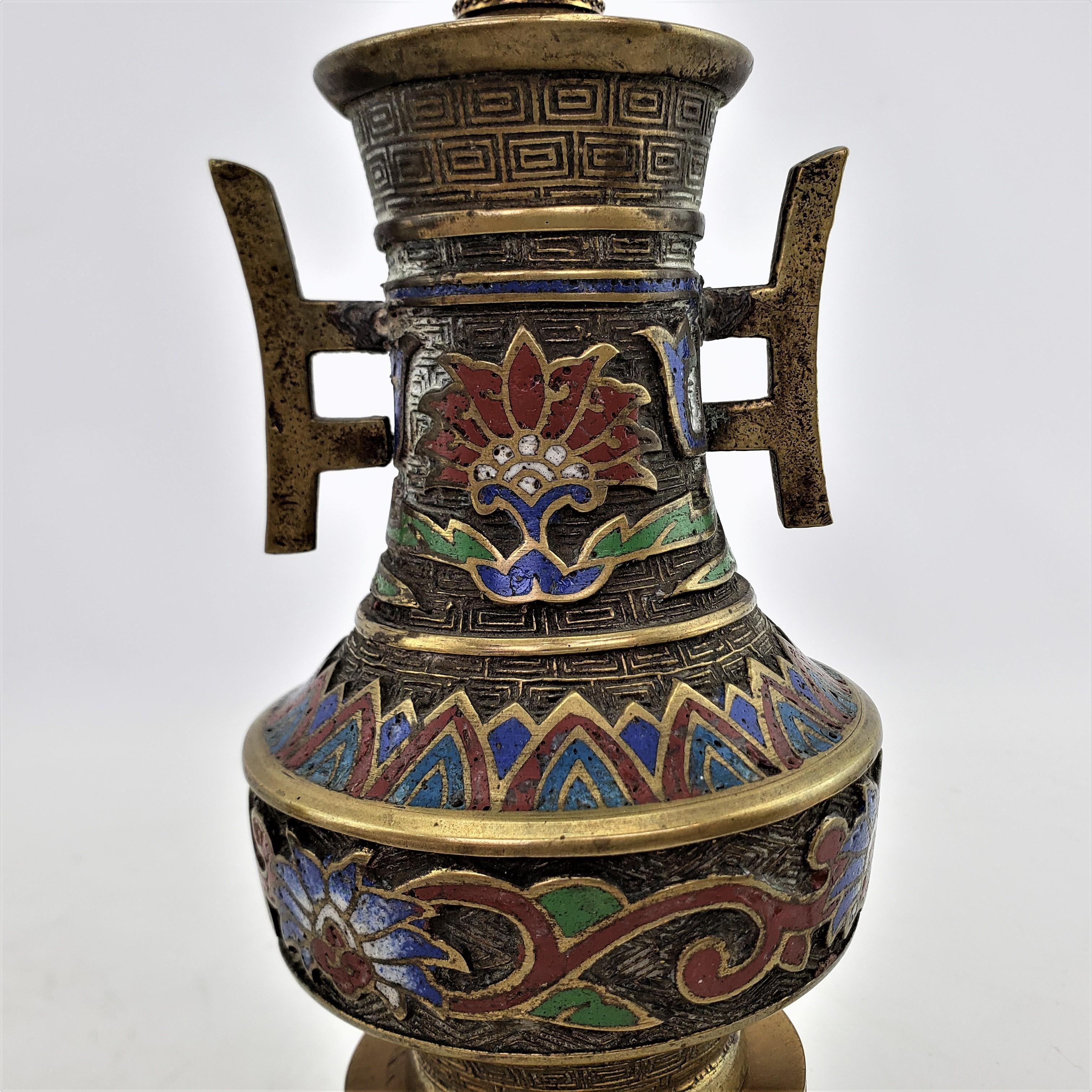 Paar antike japanische Cloisonné-Akzent- oder Boudoir-Tischlampen im Angebot 3