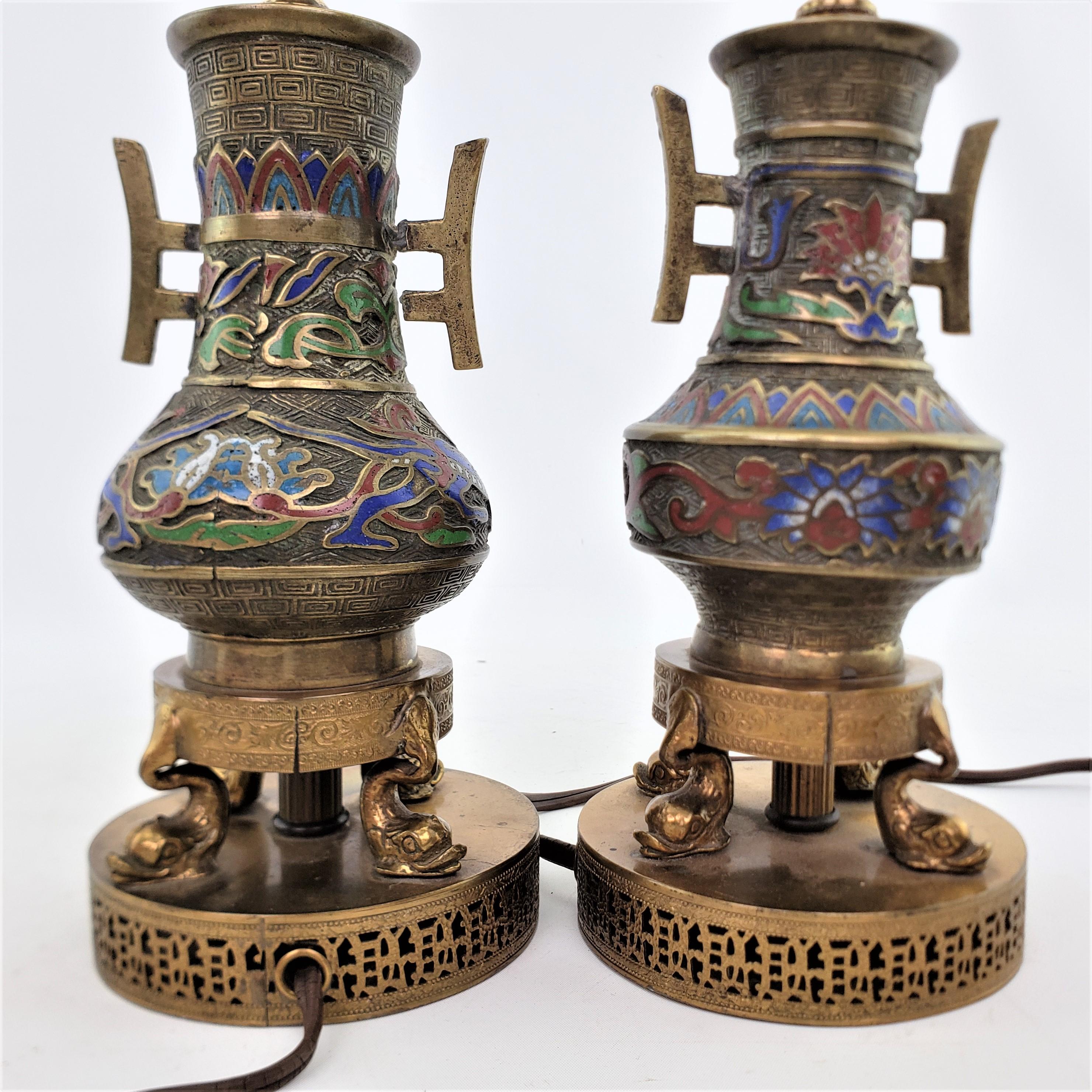 Paar antike japanische Cloisonné-Akzent- oder Boudoir-Tischlampen im Angebot 8