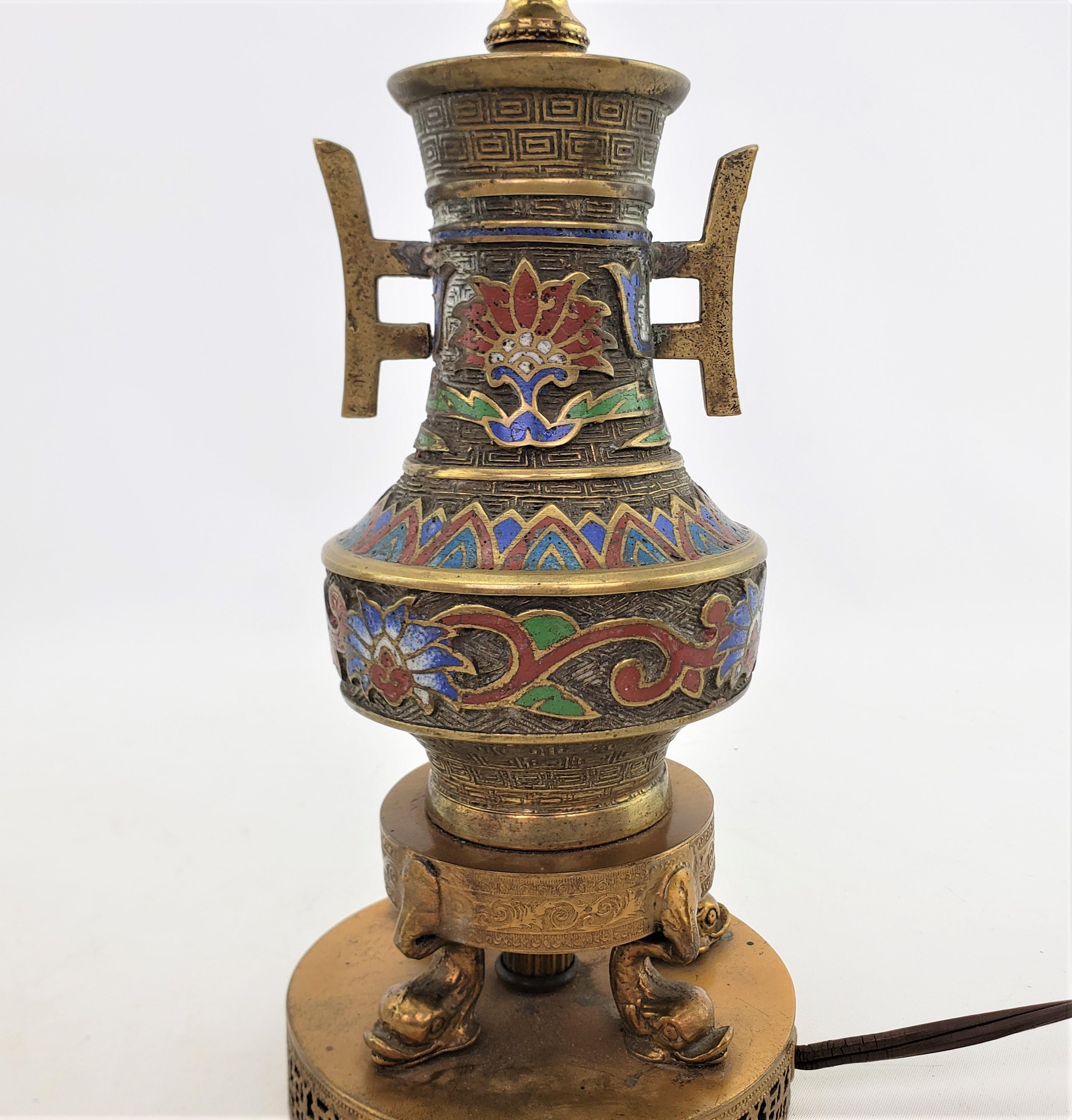 Paar antike japanische Cloisonné-Akzent- oder Boudoir-Tischlampen im Angebot 2