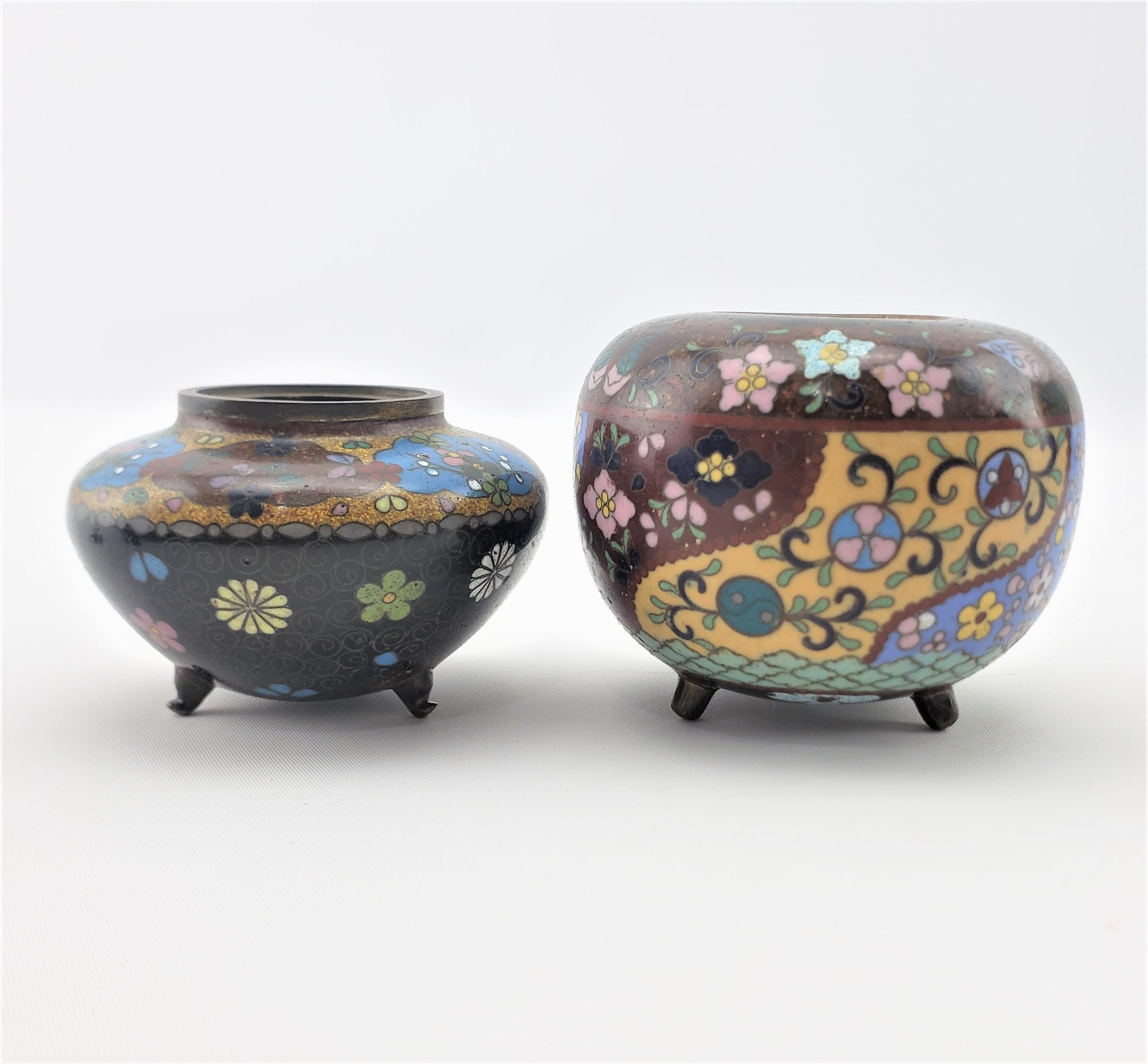 Pair of Antique Japanese Cloisonne Covered Jars with Floral Motif Decoration For Sale 4