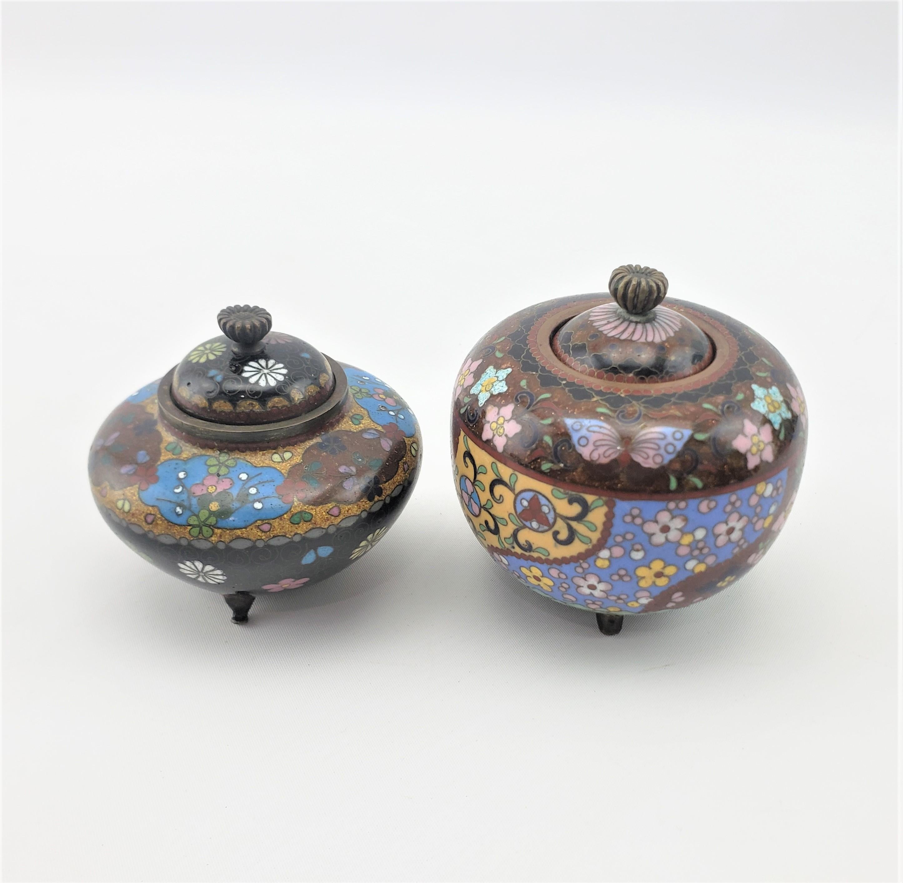Japonisme Pair of Antique Japanese Cloisonne Covered Jars with Floral Motif Decoration For Sale